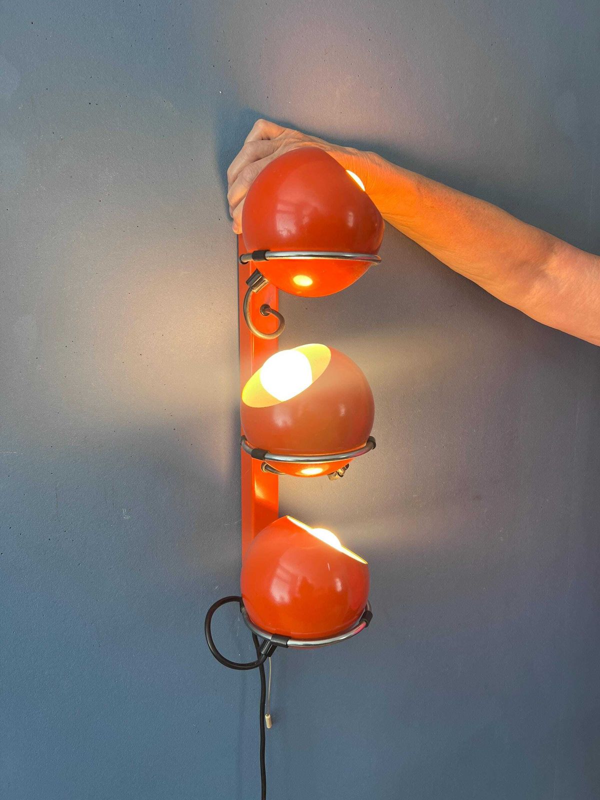 Mid Century rode Gepo Space Age Eyeball wandlamp photo furniture