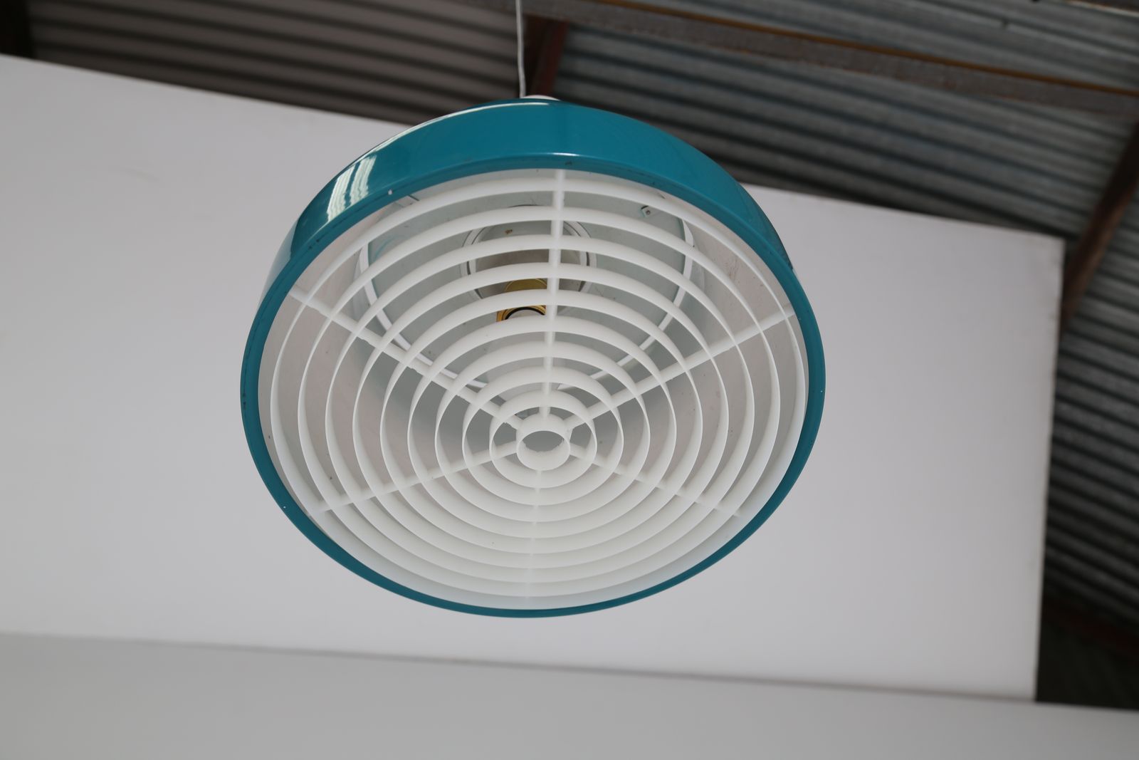 Plafonnier mid-century en métal laqué bleu-vert « Bumlingen » par Anders Pehrson pour Ateljé Lyktan, 1968 photo Luminaires