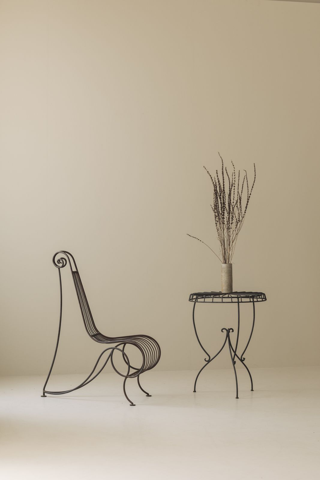 photo furniture Smeedijzeren bijzettafel toegeschreven aan André Dubreuil, Frankrijk 1986