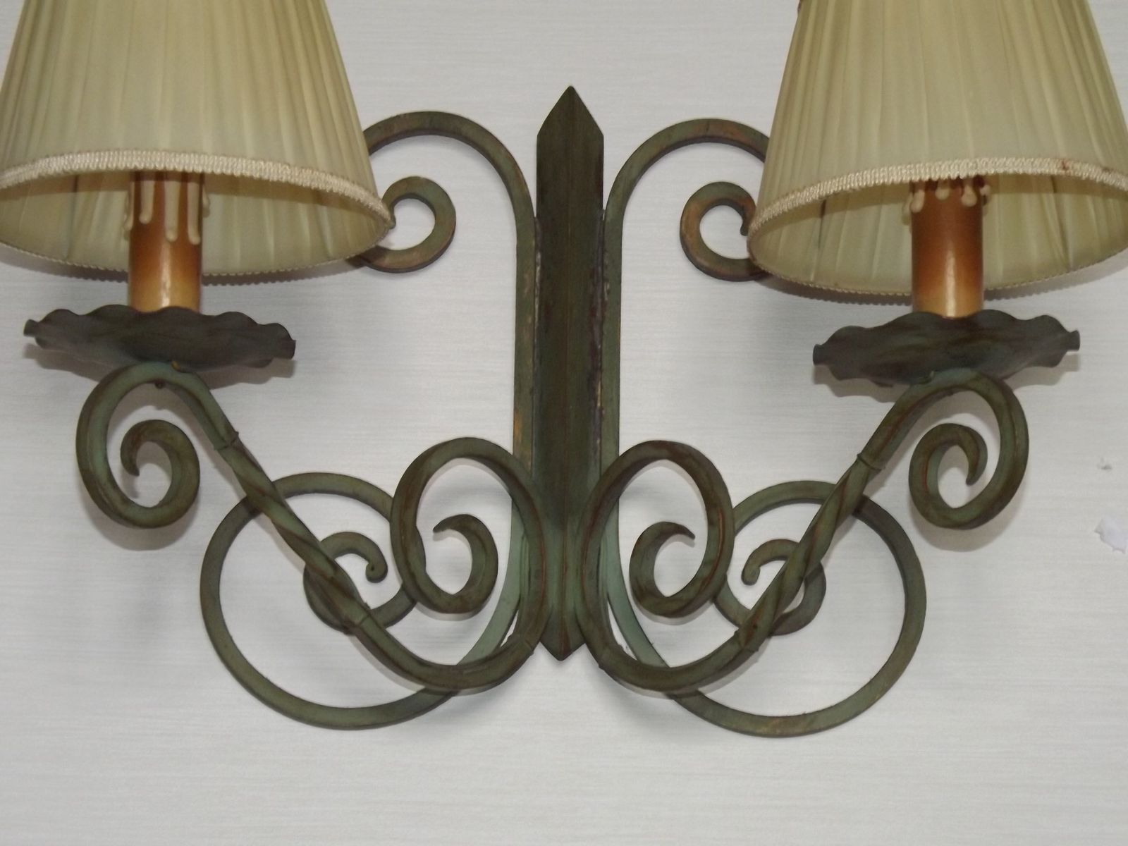 Luminaires Applique murale double ancienne en fer forgé, style français, avec abat-jour photo