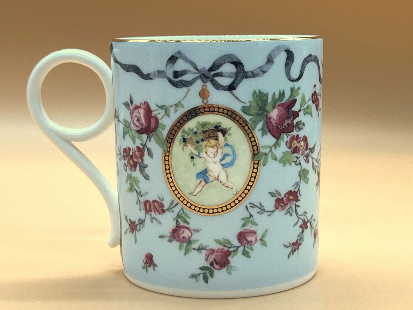 Wedgwood China Archive Collection Ribbon & Wild Rose Design kleine mok. photo for sale