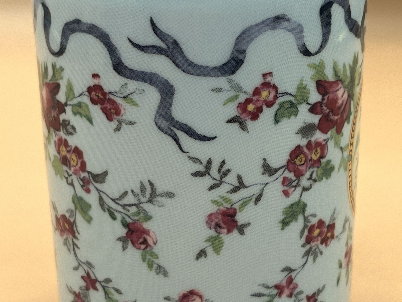 Wedgwood China Archive Collection Ribbon & Wild Rose Design kleine mok. photo vinterior