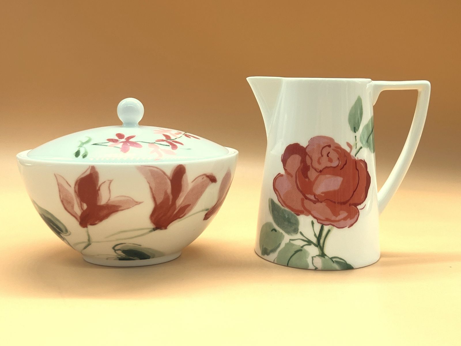 Pot à lait et sucrier couvert Jasper Conran pour Wedgwood China, motif floral. Boîte d'origine. photo Décoration