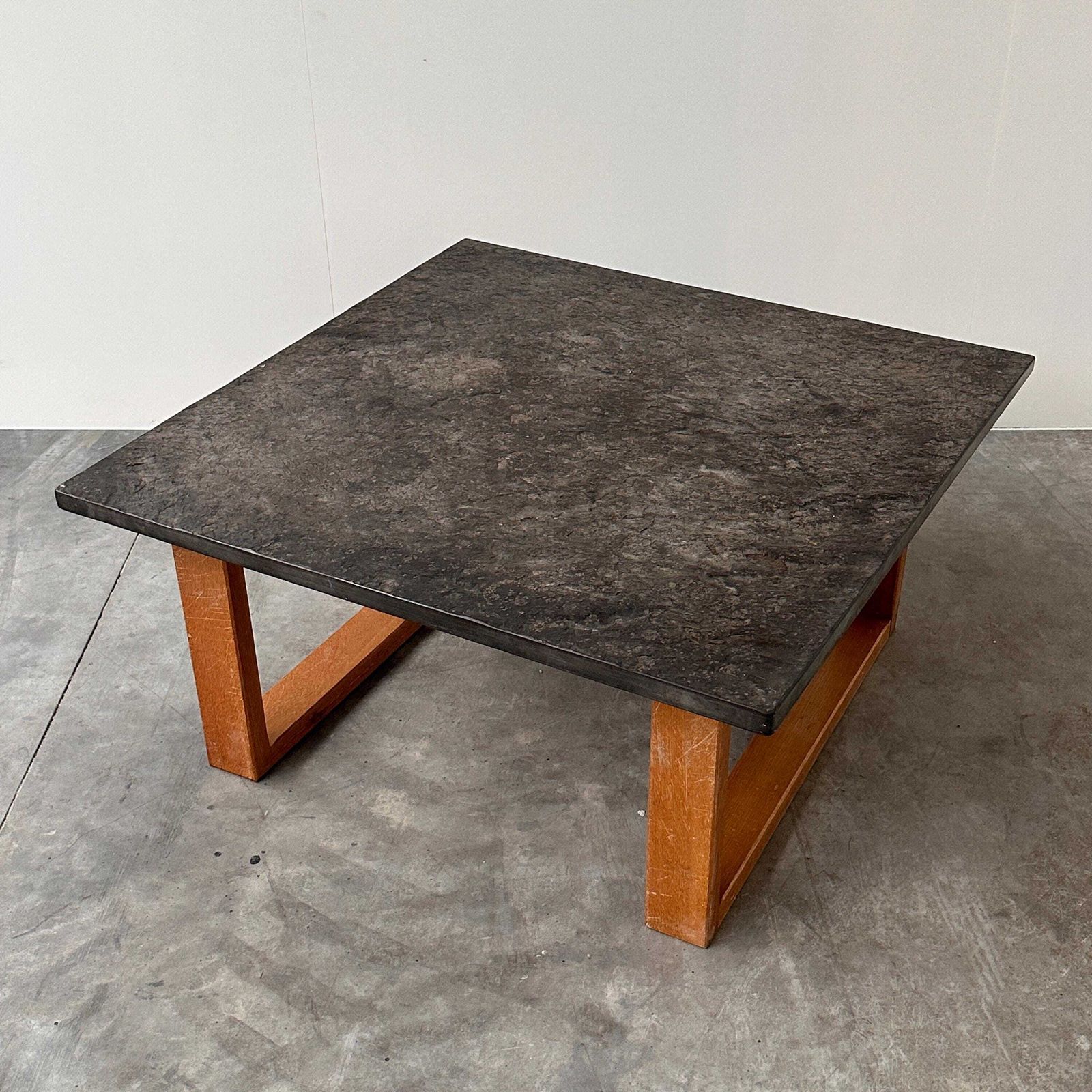 Vintage Belgische Leisteen & Eiken Salontafel, jaren 1970
