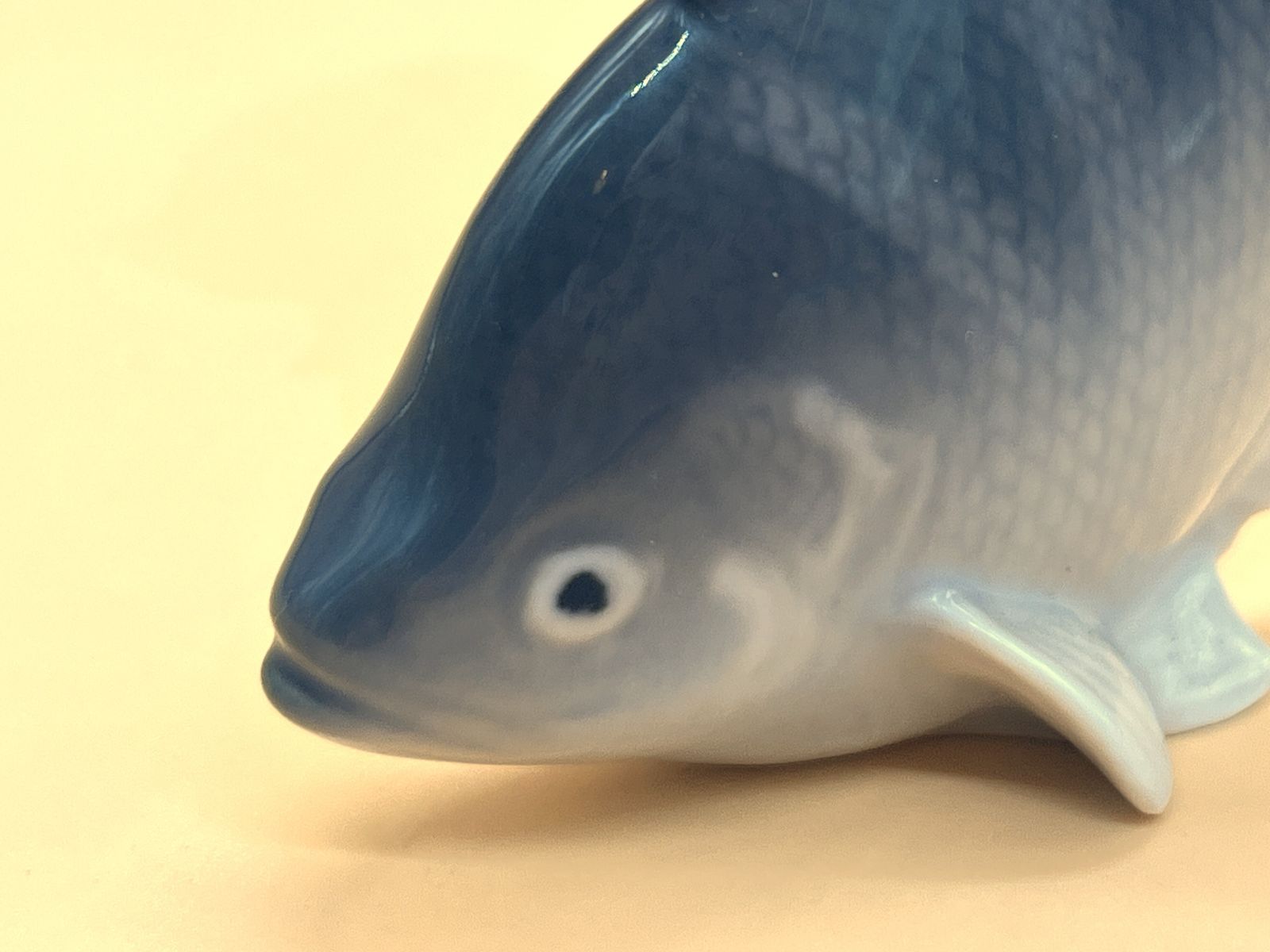 Royal Copenhagen Porcelain American Perch vis figuur door Platen-Hallermund. Nr. 2553. photo vinterior
