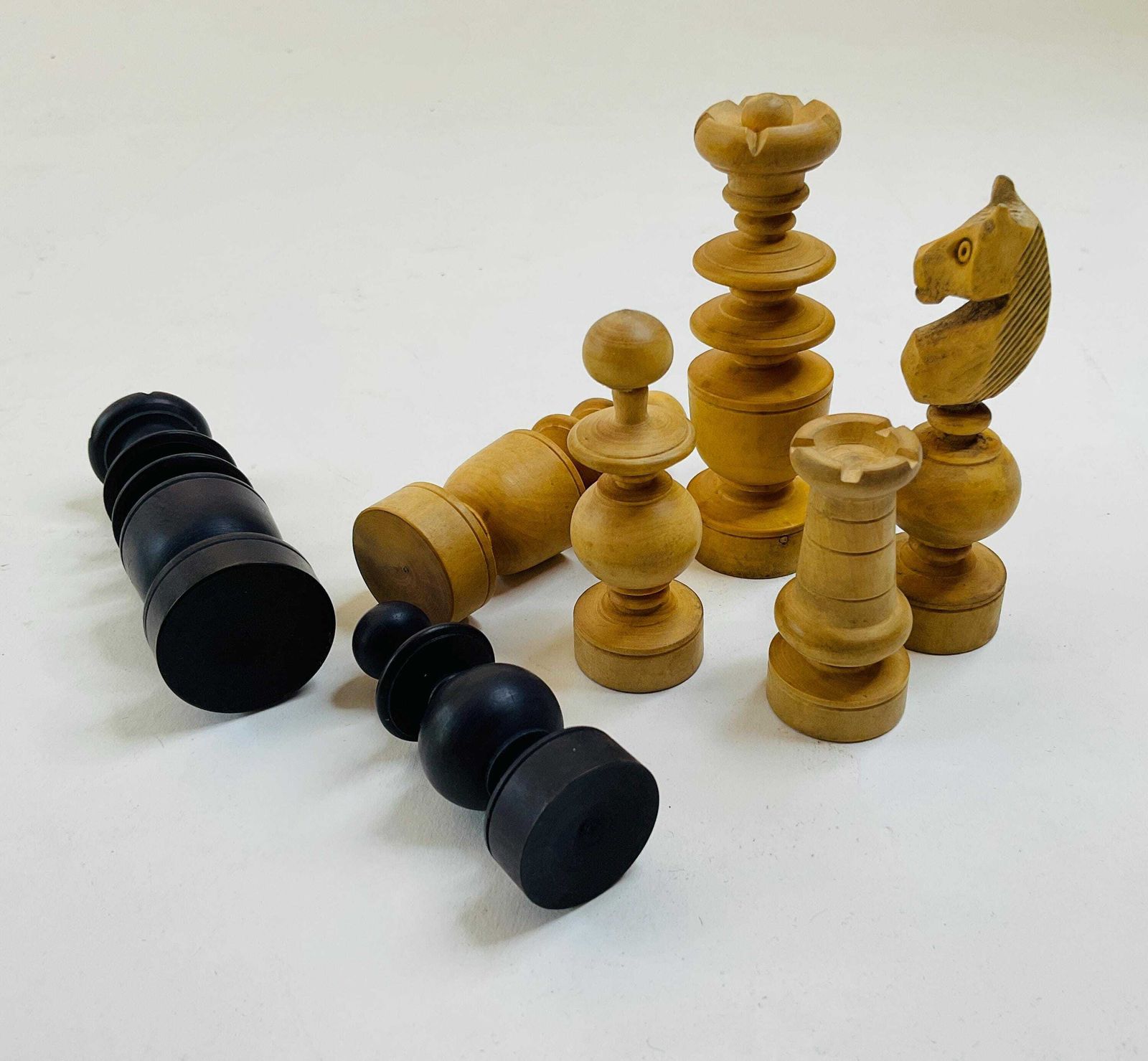 185.0 Vintage Mid 20th Century French Regence Chess Set, Boxwood And Ebonised Hardwood. photo