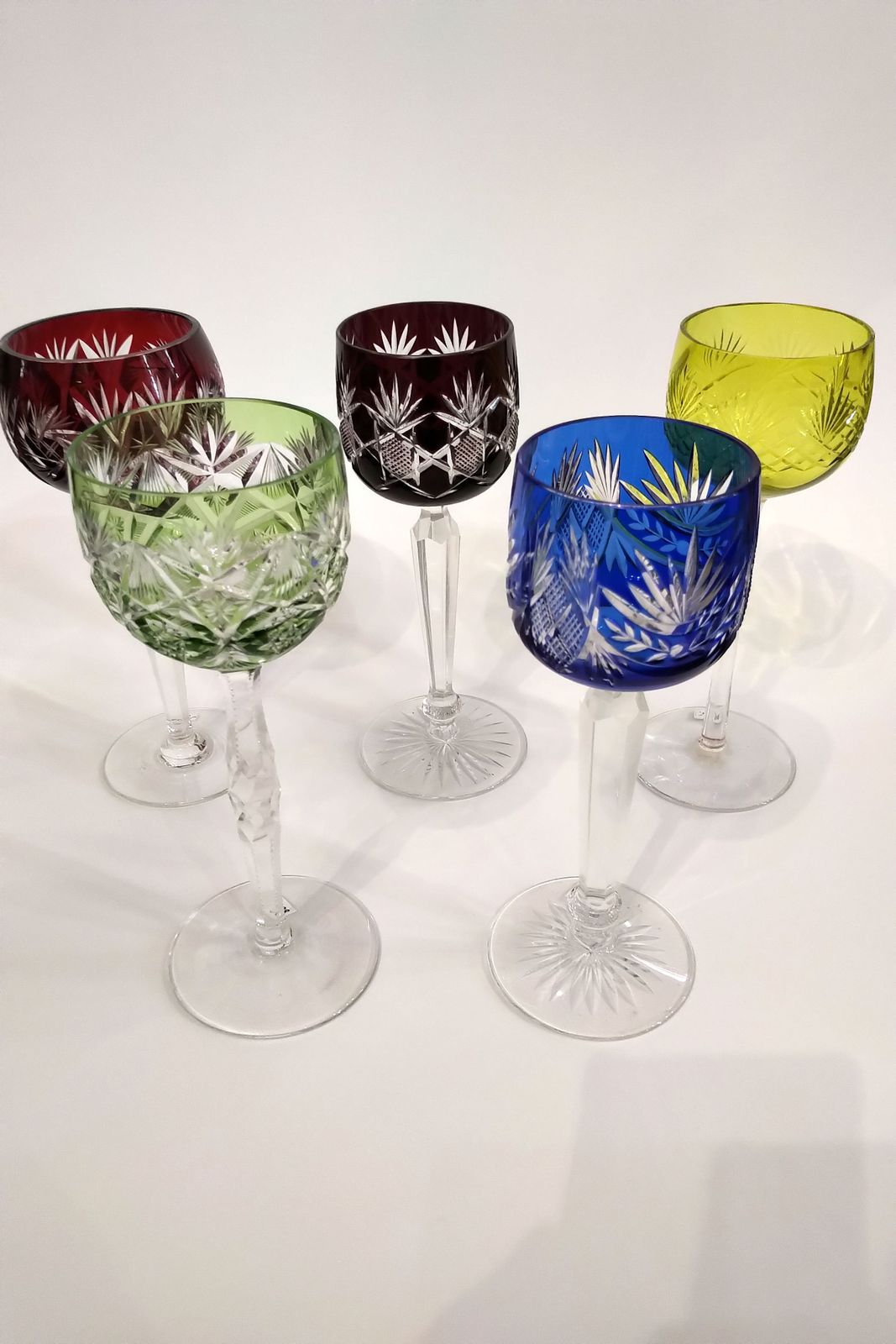 Gekleurde geslepen glazen, set van 6 photo Woonaccessoires