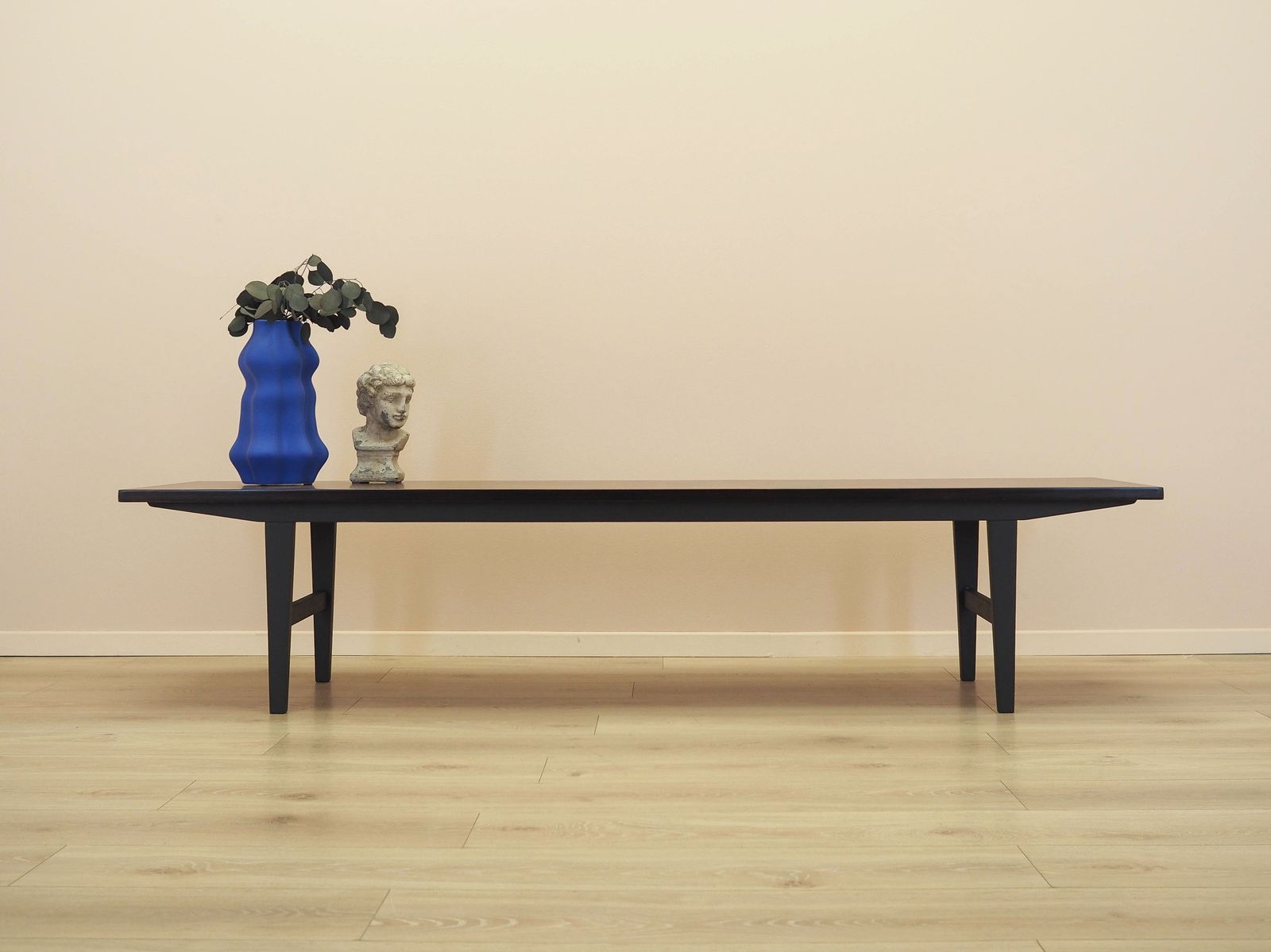 Dressoir op zwart frame, gefineerd blad, Deens design, jaren 1970 photo furniture