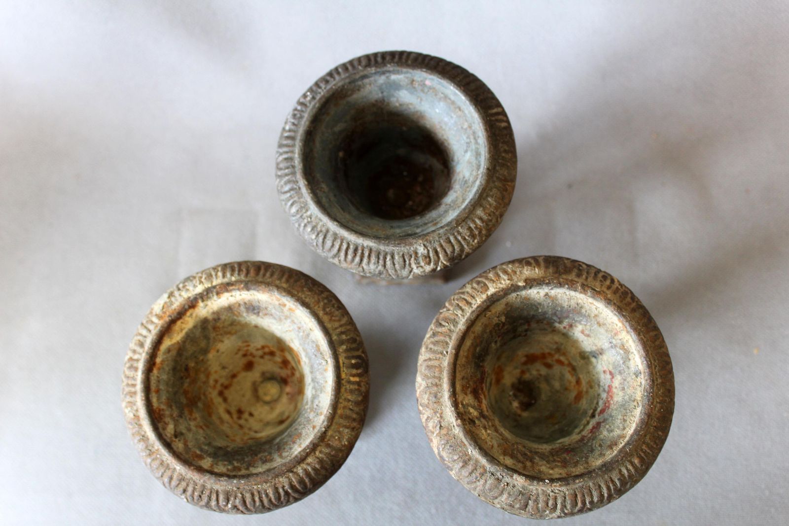 130.0 Set Of 3 Antique Heavy Small Cast Iron Planter, Medicis Vase, Country French Rustic Decoration, Garden Planter, Exterior, 13 Centimeter photo