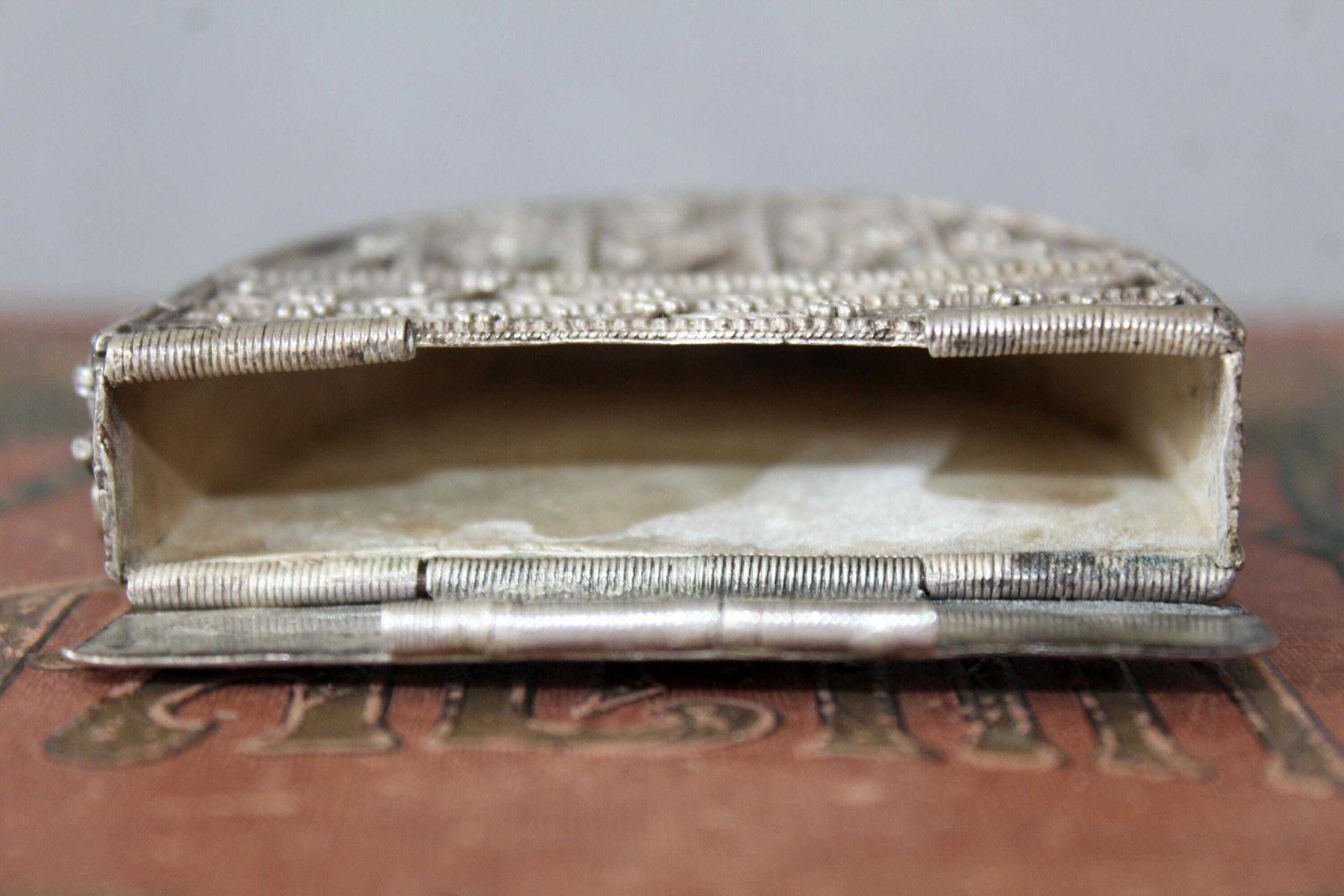 Mahfaza du Yémen d'époque en argent, bourse de ceinture, épingle amovible, passant de ceinture au dos, poinçon de fabricant, fait main, filigrane, pochette, Sanduq photo buy