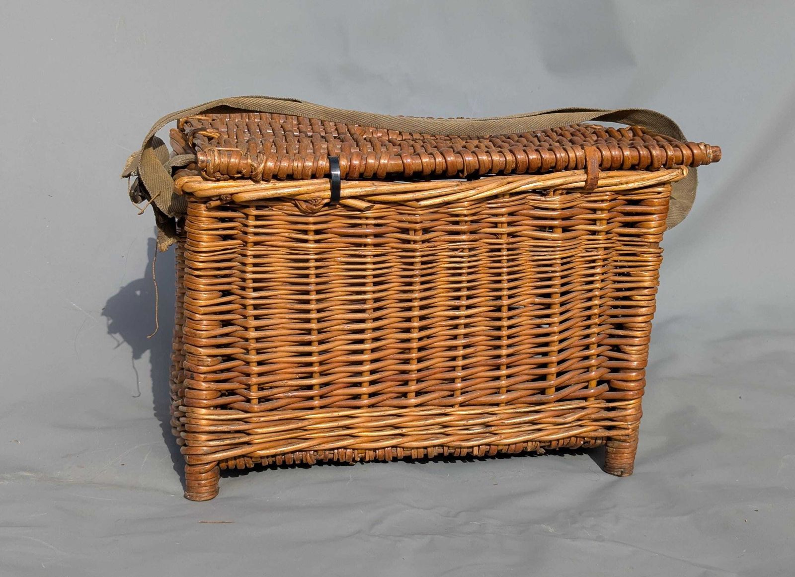 photo furniture Vintage rieten visvleet, mand