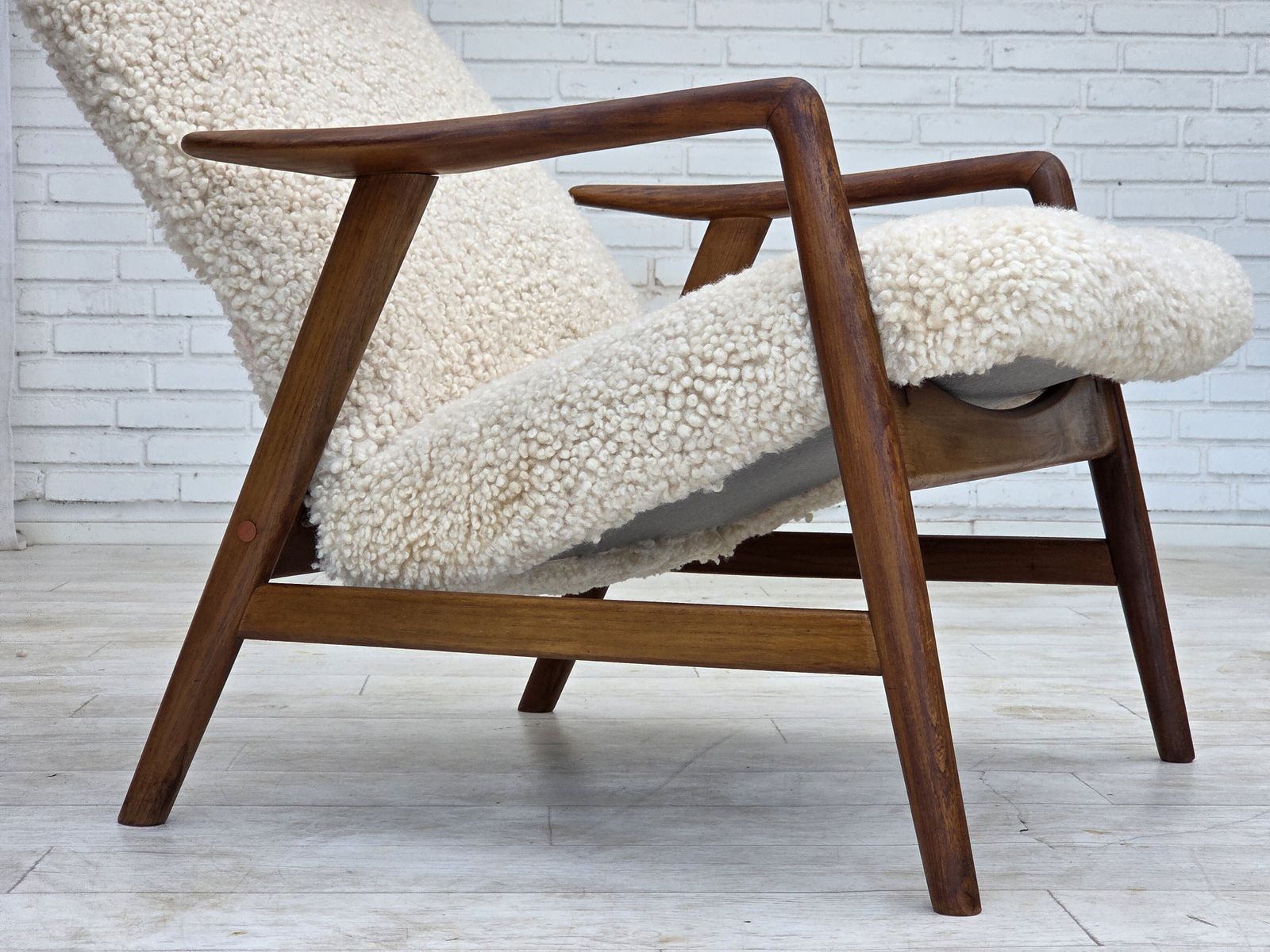 photo furniture Ca. jaren 1960, Deens design van Alf Svensson, Echt schapenvacht, Opnieuw bekleed.