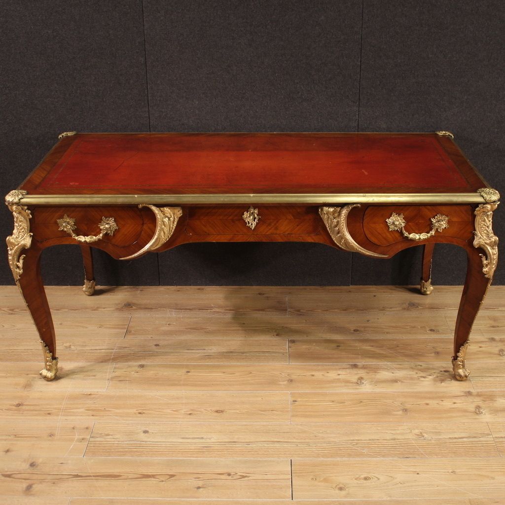 Bureau de style Louis XV, première moitié du XXe siècle photo for sale