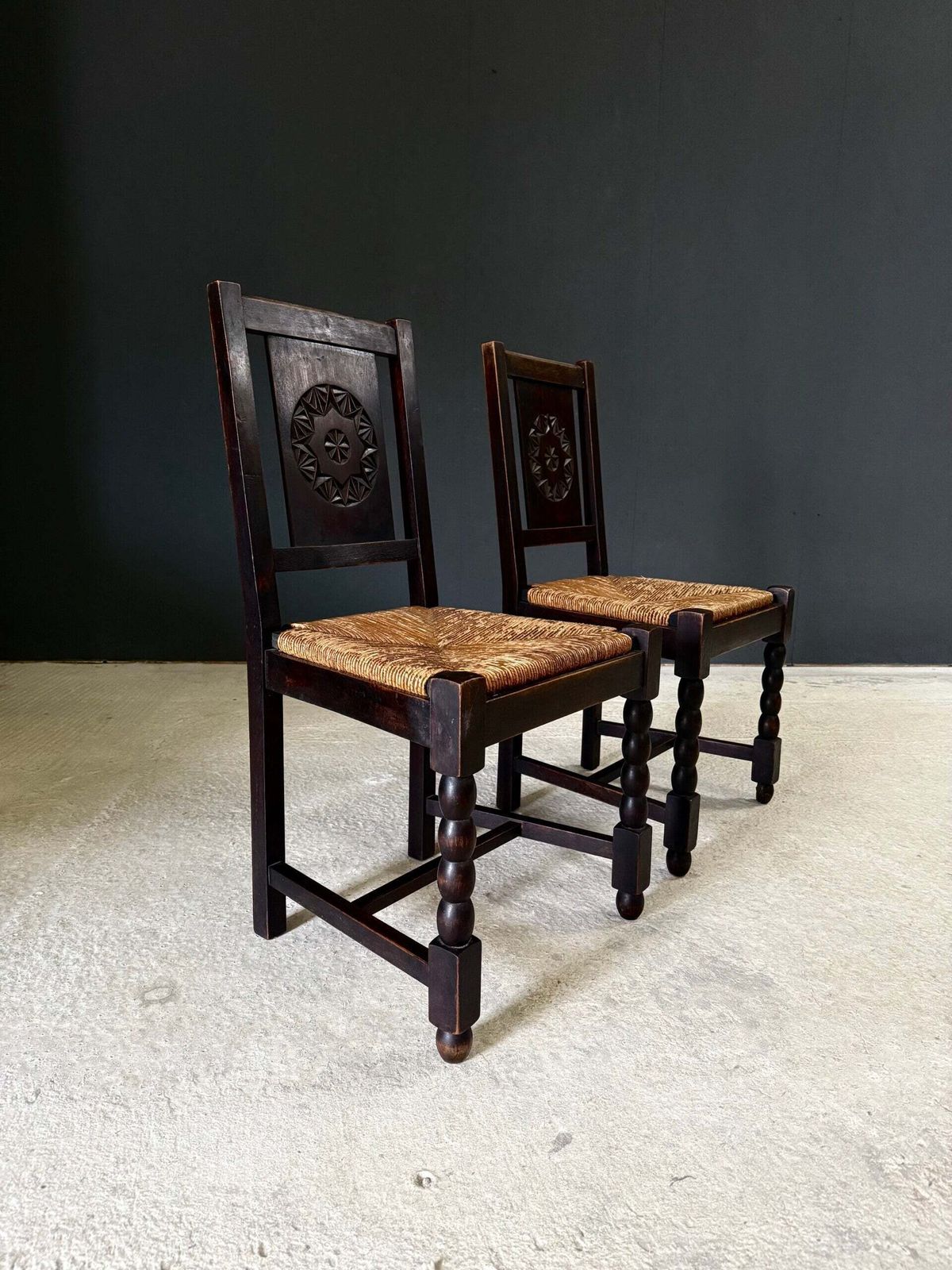 Franse Provincial Design Eetkamerstoelen met Gesneden Rugleuning van Charles Dudouyt photo 900.0