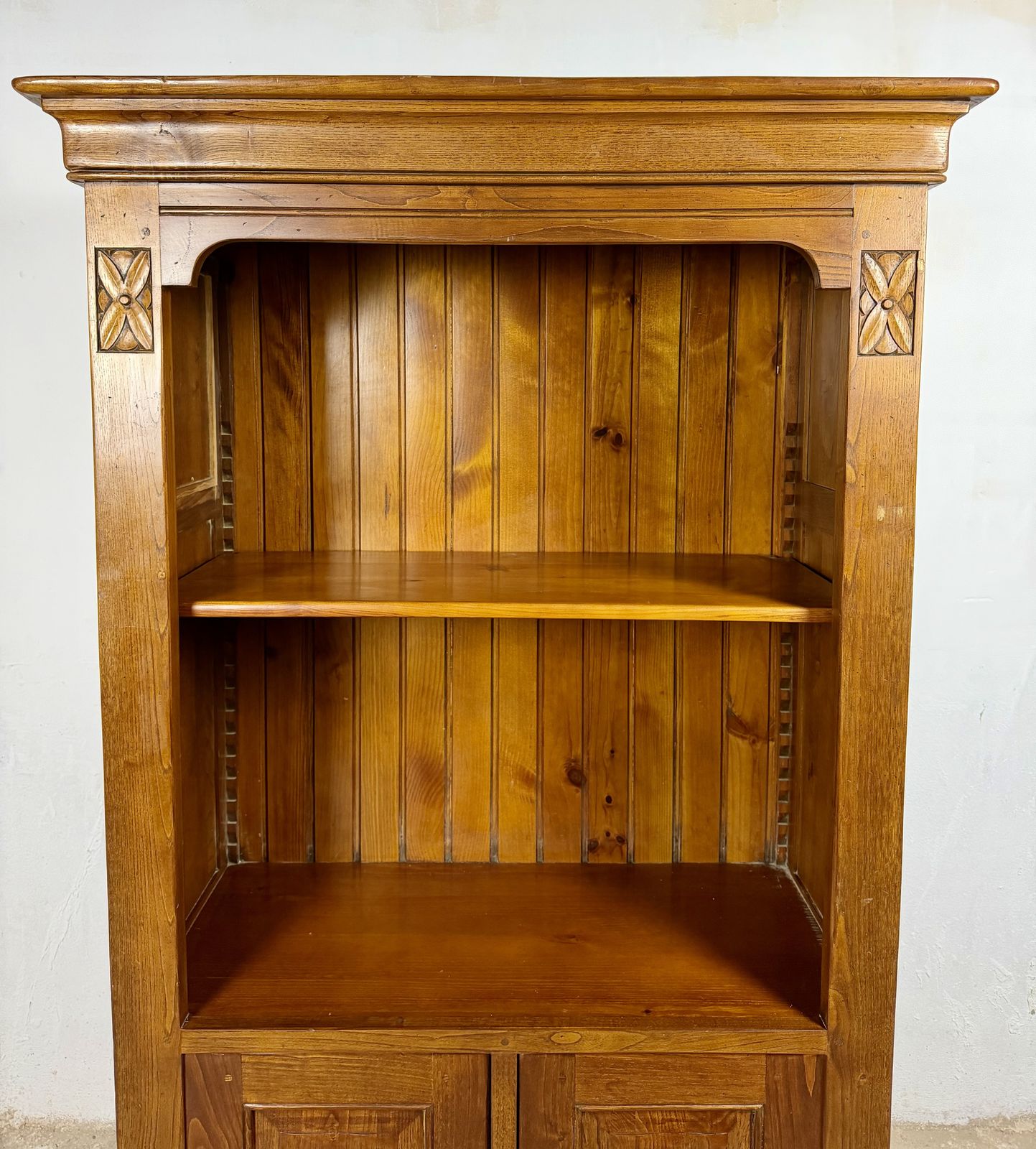 Spaanse eiken rustieke houten kast, ca. jaren 1940 photo for sale