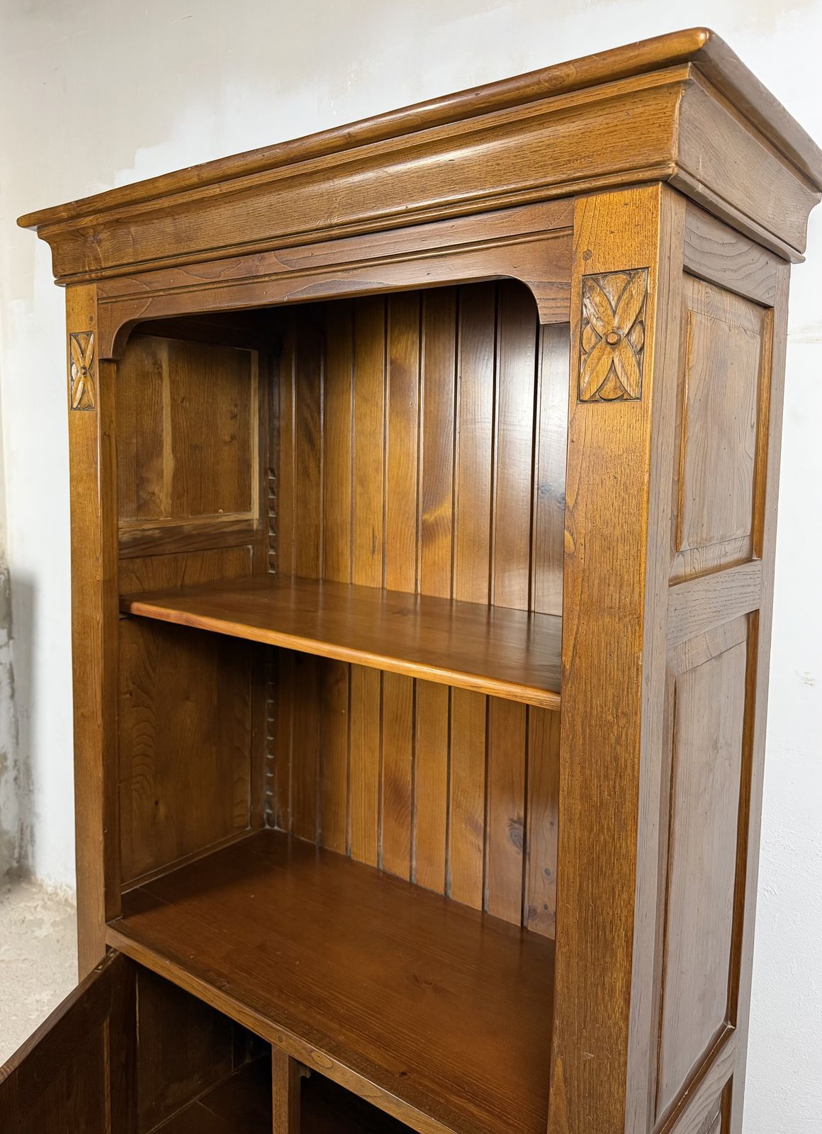 Spaanse eiken rustieke houten kast, ca. jaren 1940 photo buy