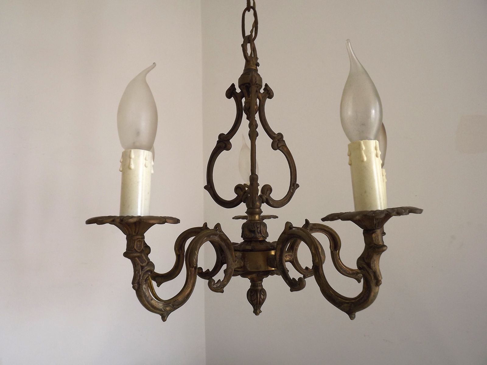 Lustre d'époque français à cinq lumières, cage triangulaire en bronze photo 175.0
