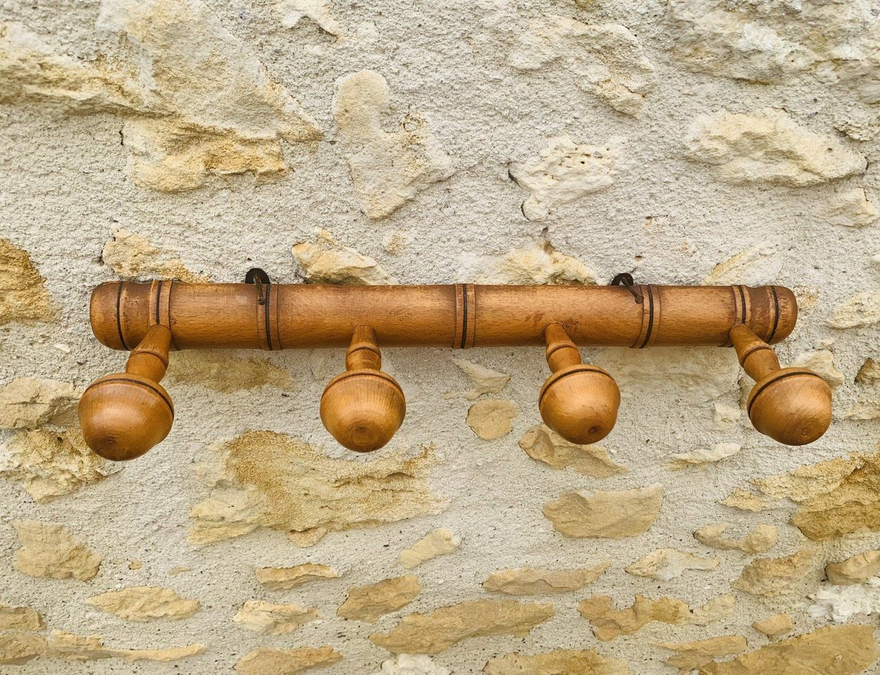 photo vintage Mid Century Faux Bamboo Wall Mount Coat Rack, 1950s