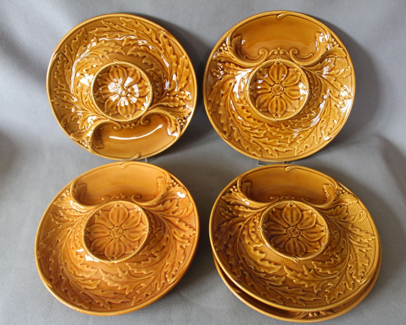 Set van 6 vintage Franse Gien honingbruin keramiek majolica artisjokborden, serveerschaal, verdeelborden, logo Gien France jaren 1960, amber photo furniture