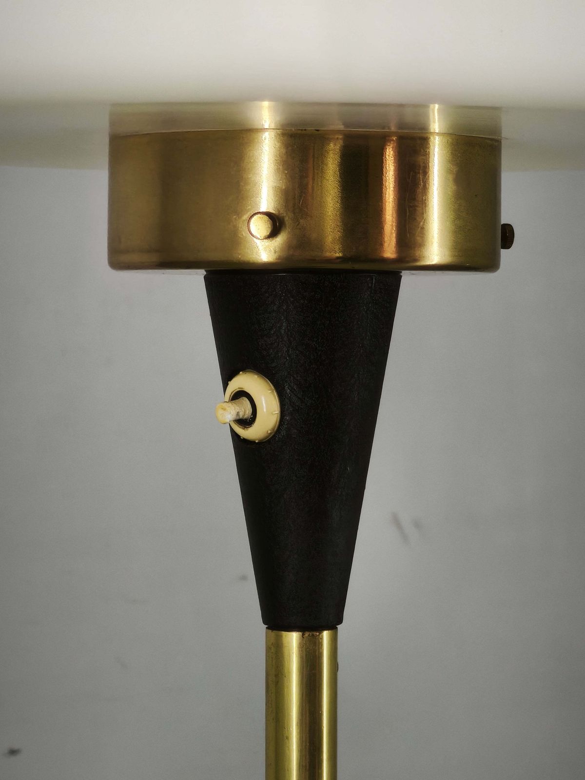 Lidokov Space Age Vloerlamp van Messing en Opaalwit Glas, jaren 1960 photo Verlichting