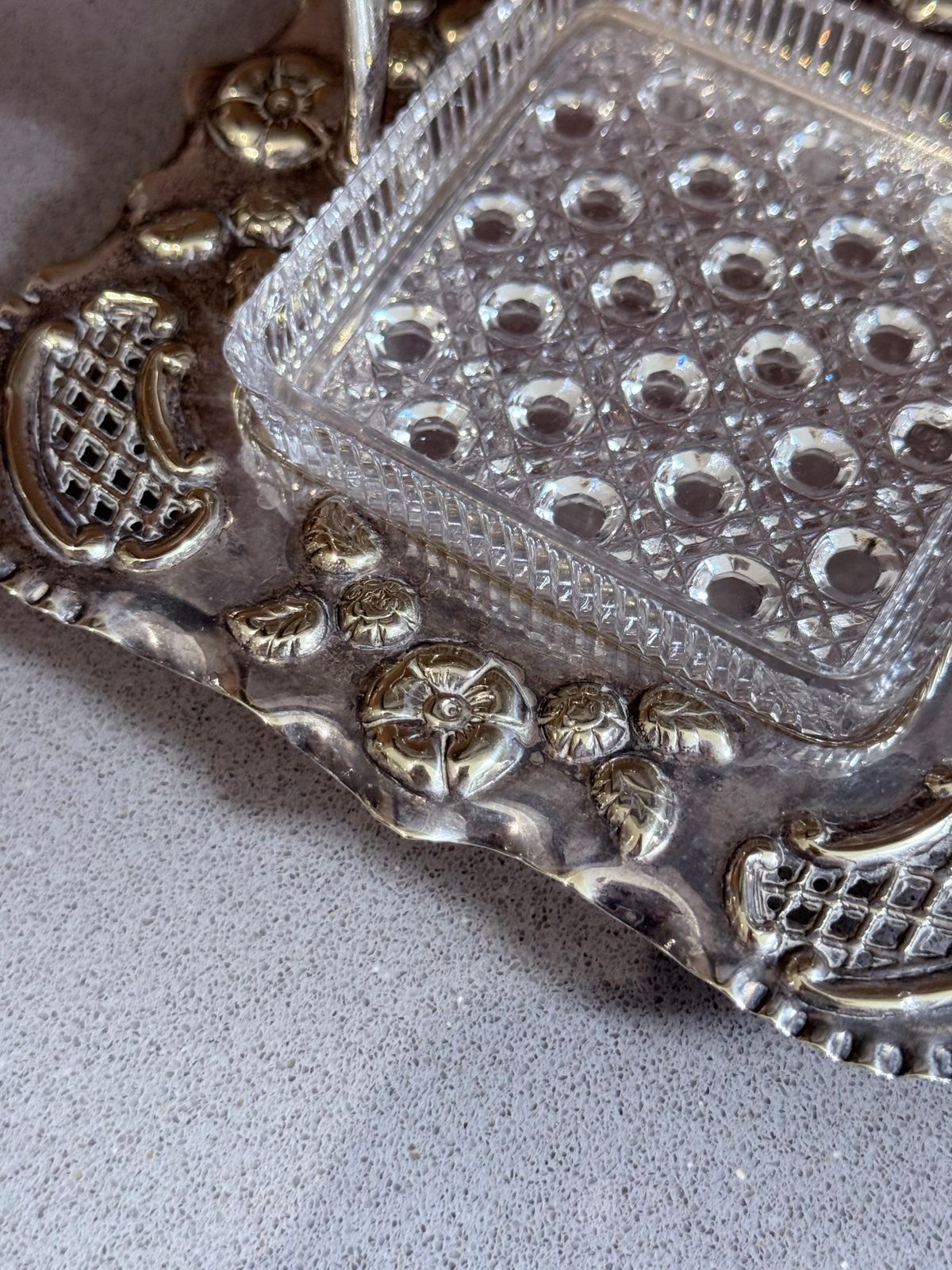 photo vinterior Art Deco Silver Plated Butter Dish With Cut Glass Crystal Butter Dish & Knife