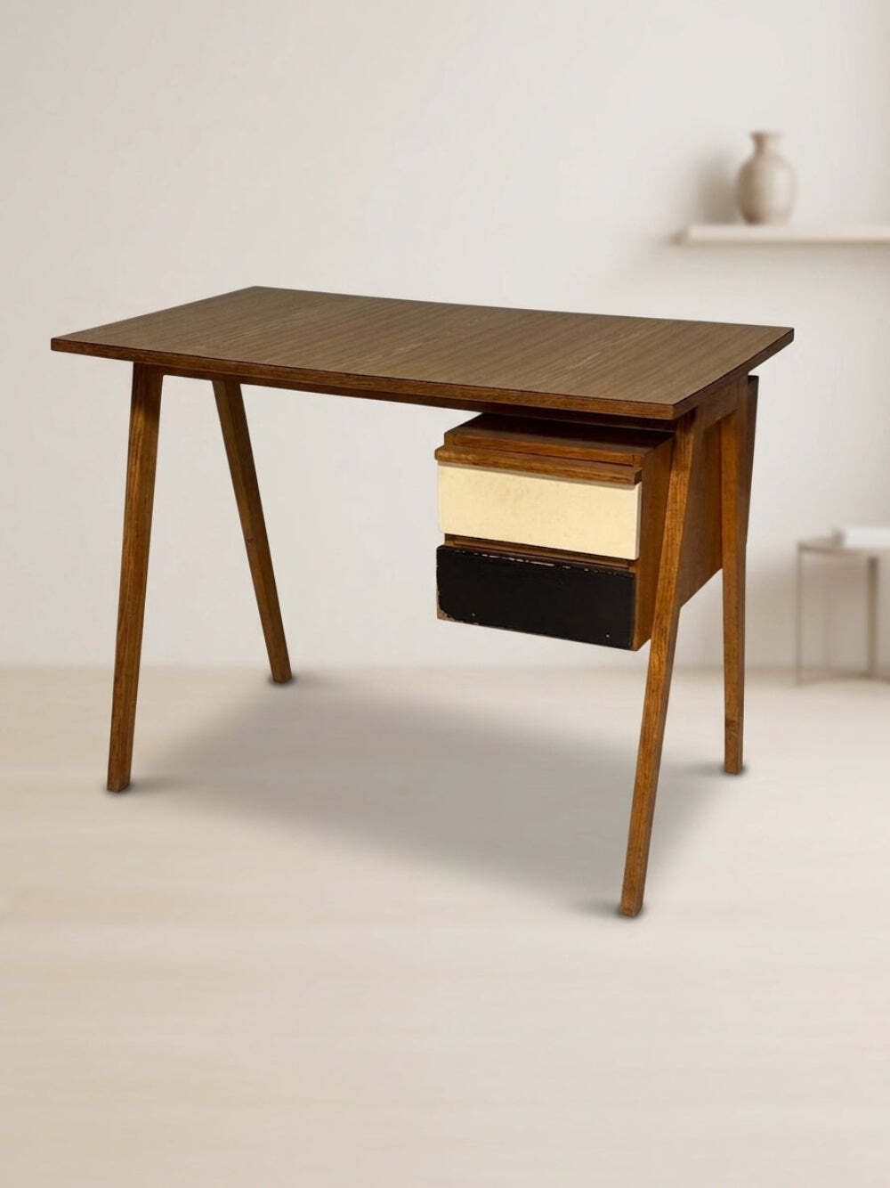 Schrijftafel Mid Century Houten Bureau van Robin Day, jaren 1950, Verenigd Koninkrijk, 100 × 59 × 77 cm photo furniture