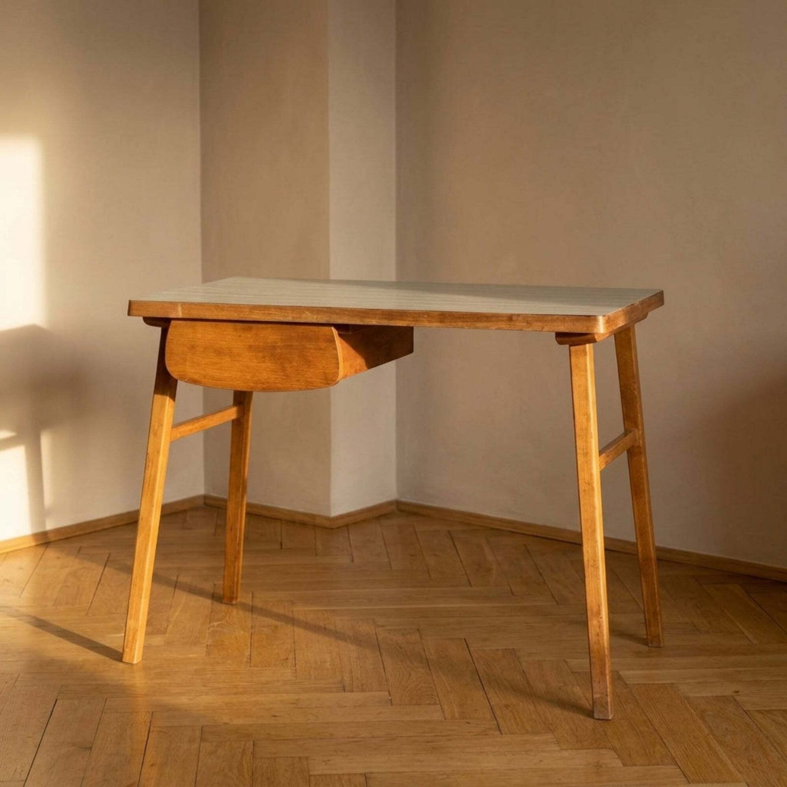 Schrijftafel midden 20e eeuw, houten bureau, 90 × 49 × 73 cm