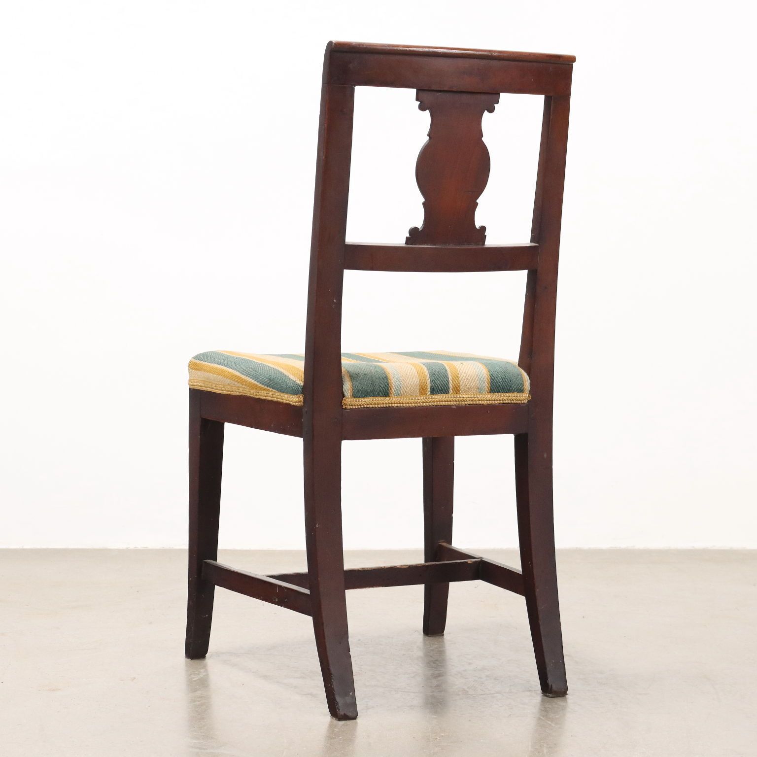 Meubels Antieke stoelen, walnoot, gestoffeerde zitting, Italië, 19e eeuw photo