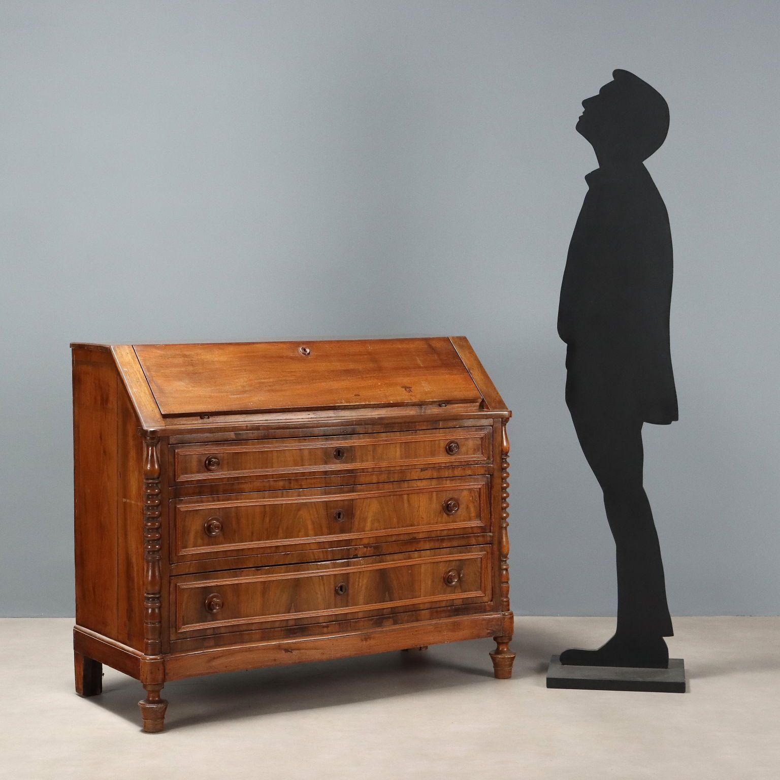 Antieke klapkast walnootfineer 6 lades Italië 19e eeuw photo furniture