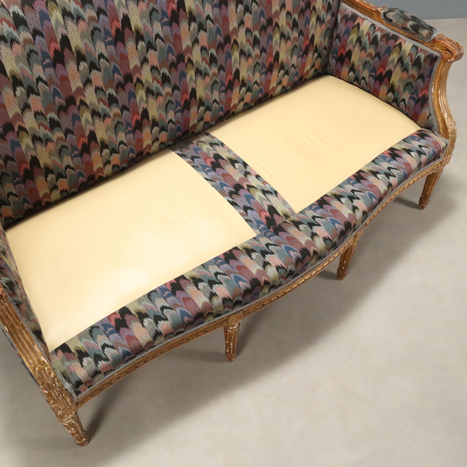 photo furniture Sofa Neoclassische Stijl Gesneden Hout Italië 19e Eeuw