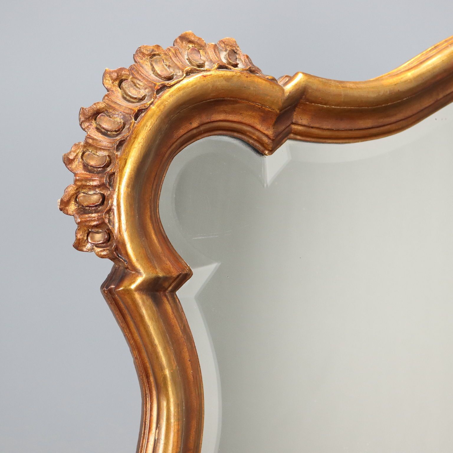 Barokstijl Walnoten Dressoir Met Verguld Spiegelframe photo 970.0