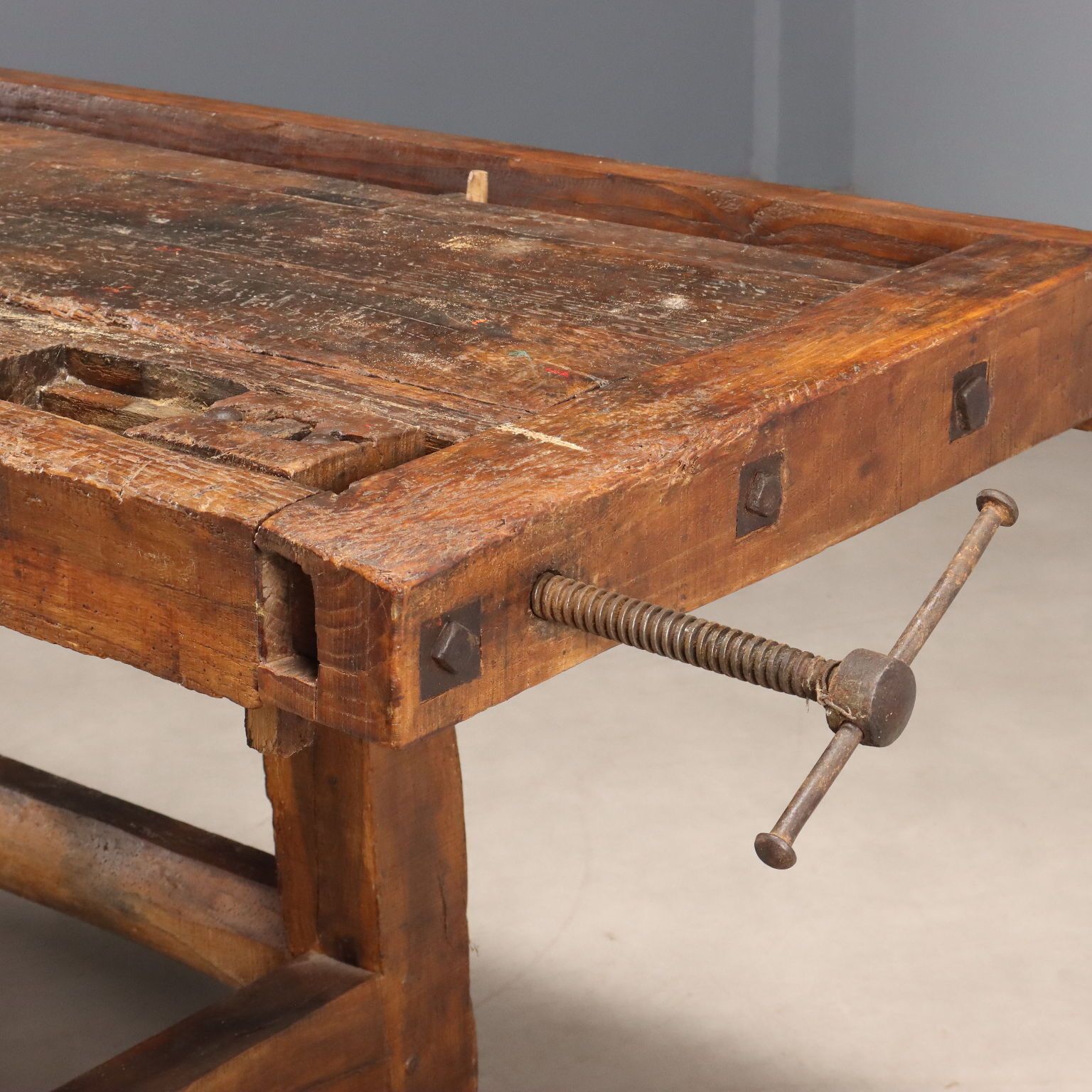Carpenter's Workbench In Chestnut   Italy, 19th Century photo vinterior
