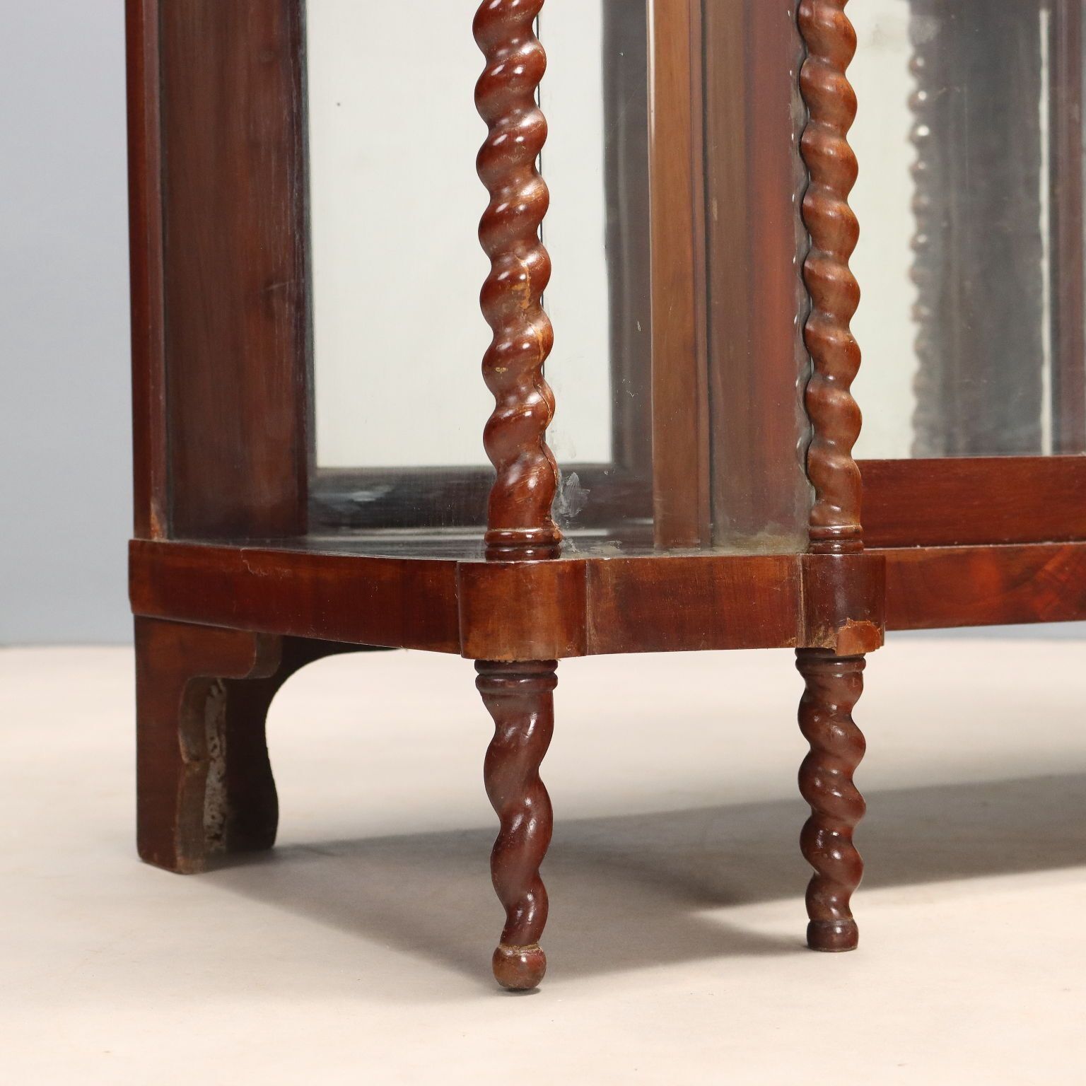 photo furniture Vitrinekast Louis-Philippe Mahonie Glas Italië 19e Eeuw