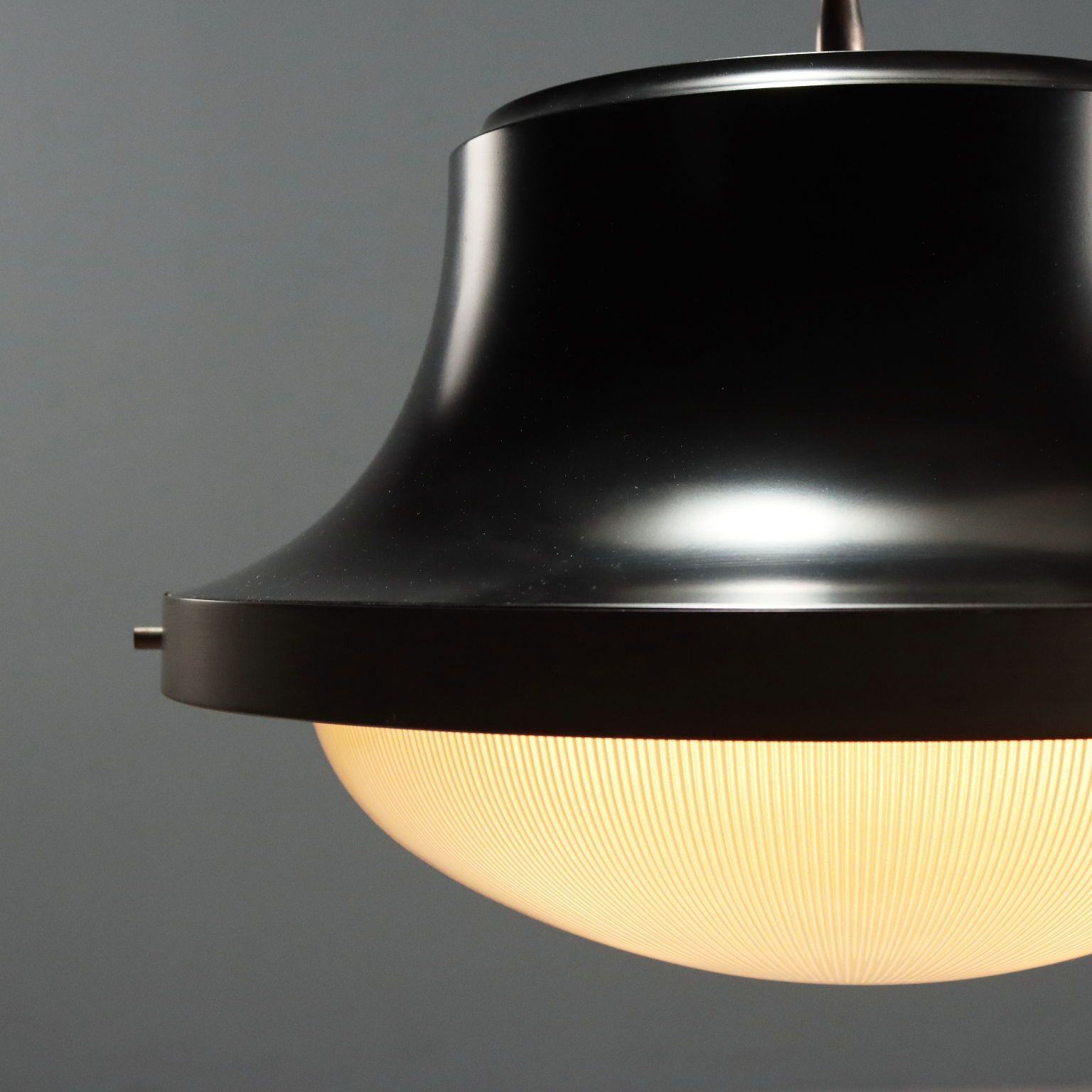 Hanglamp 'Tau' van Sergio Mazza voor Artemide photo Verlichting