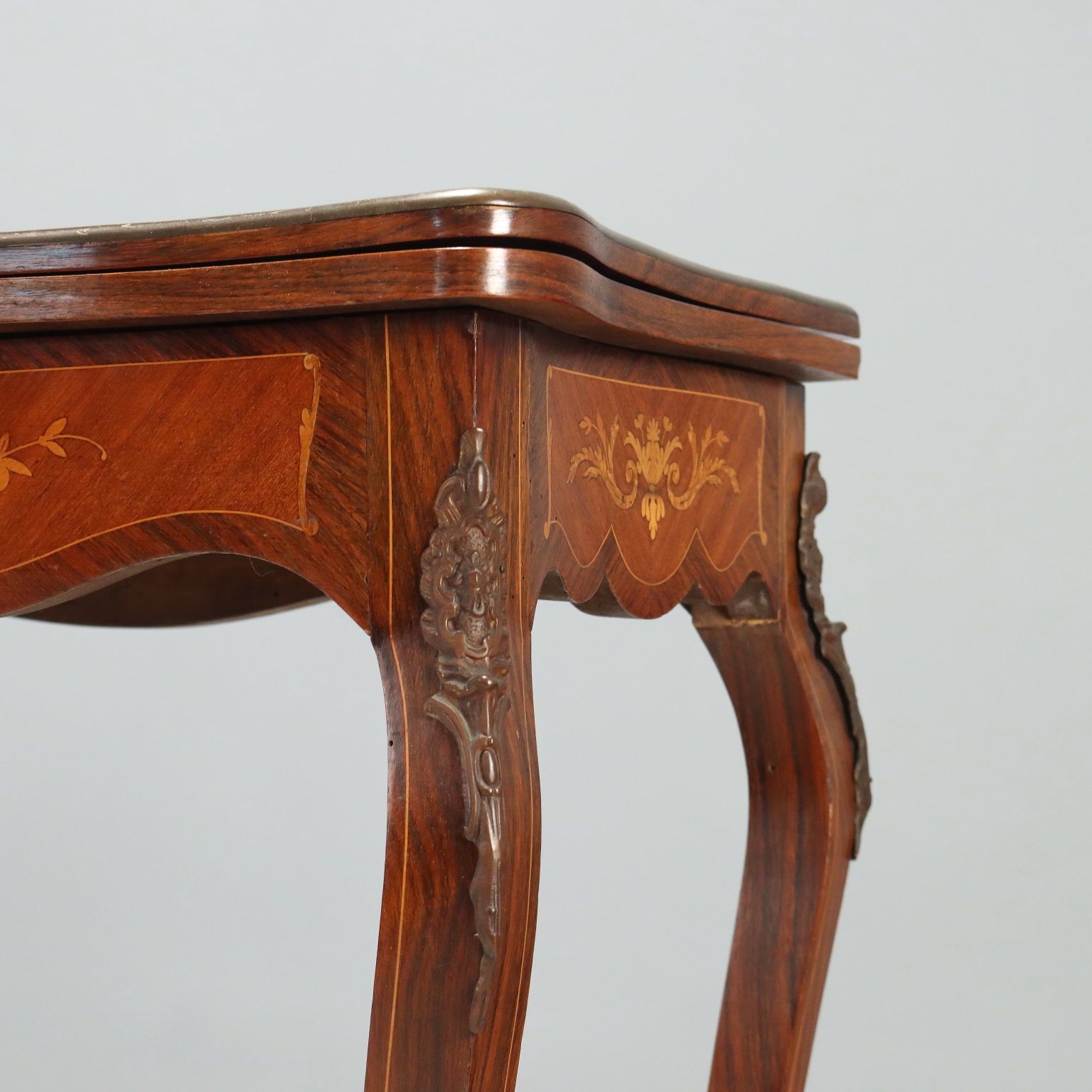 Indian Rosewood And Mahogany Game Table photo vinterior