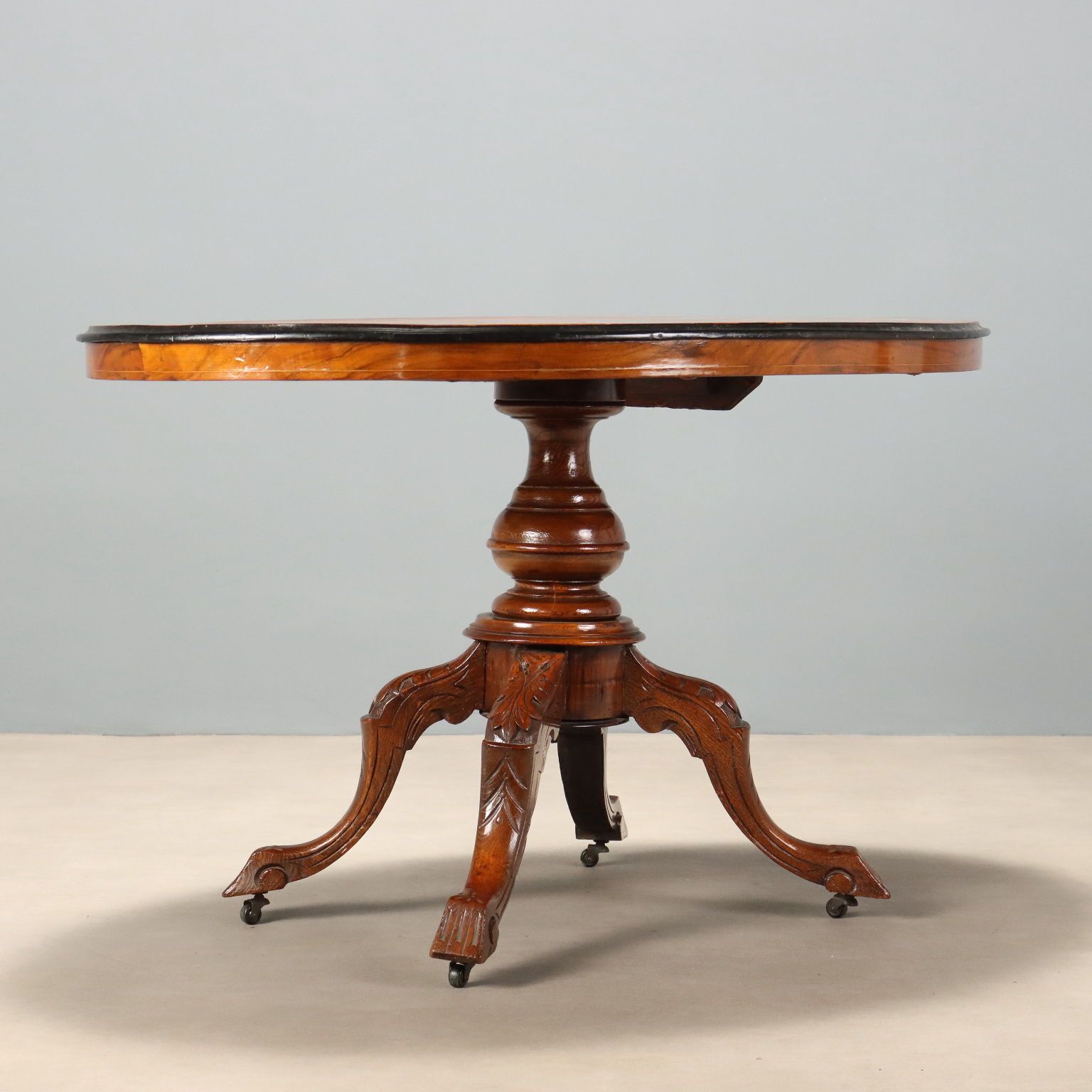 photo for sale Table d'appoint d'époque en noyer, plateau marqueté, Royaume-Uni, XIXe siècle