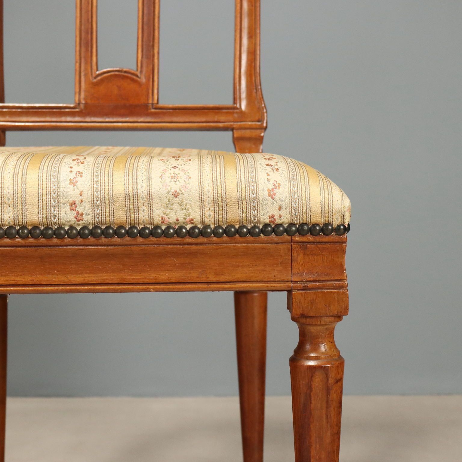Antieke stoelen, walnoot, gestoffeerde zitting, Italië, midden 19e eeuw photo 560.0