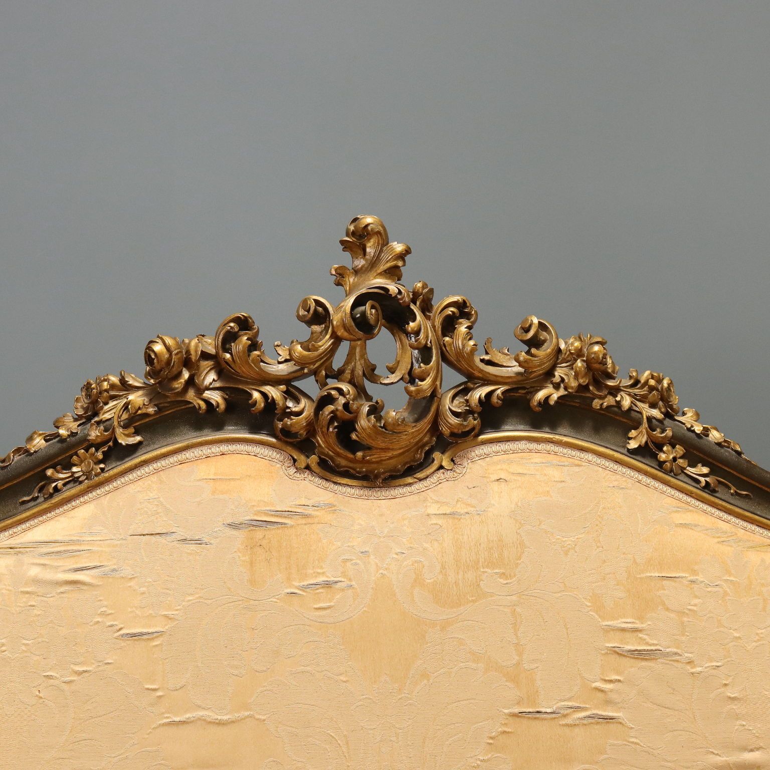 Barokke sofa, gesneden hout, bekleding, Italië, 19e eeuw photo Meubels