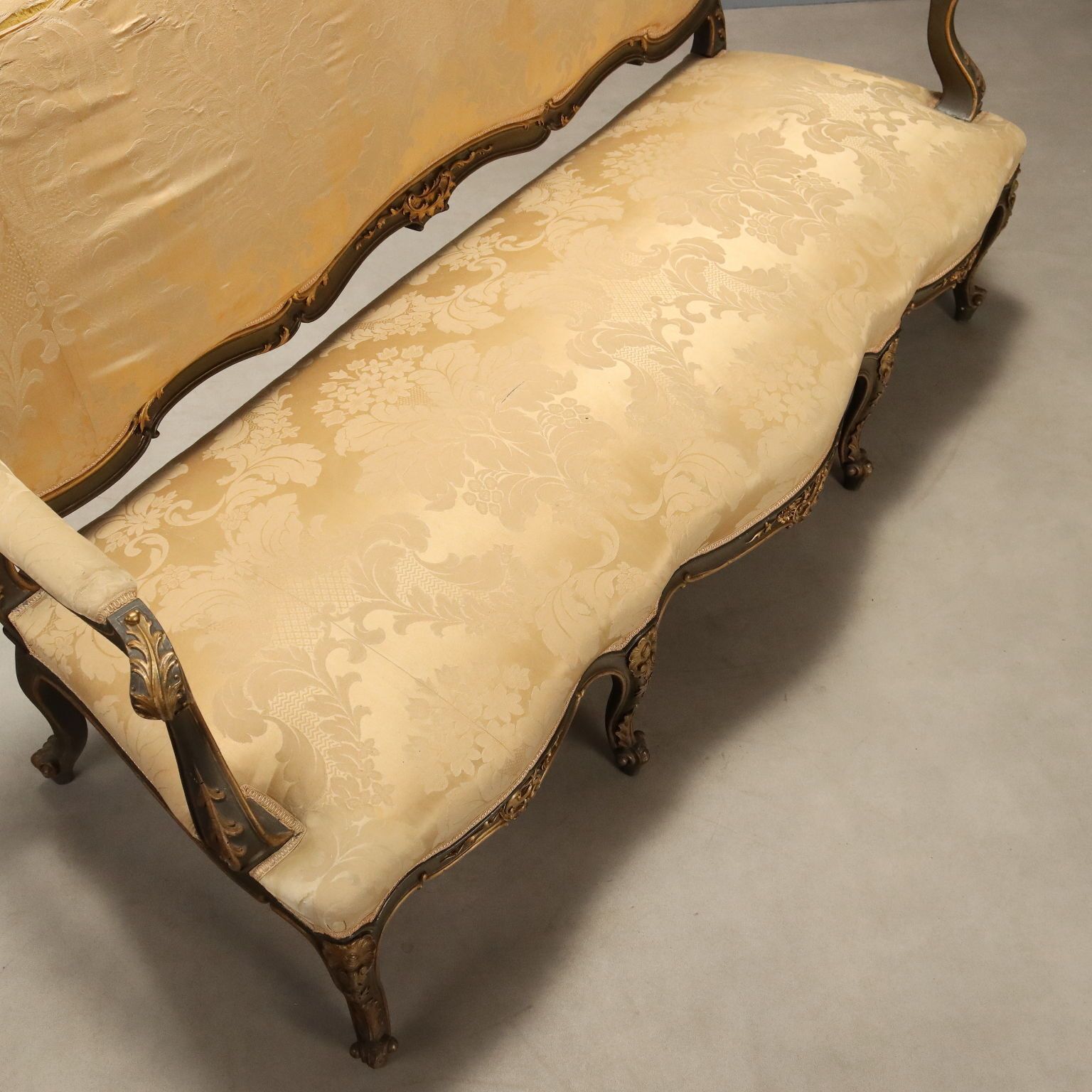 photo for sale Barokke sofa, gesneden hout, bekleding, Italië, 19e eeuw