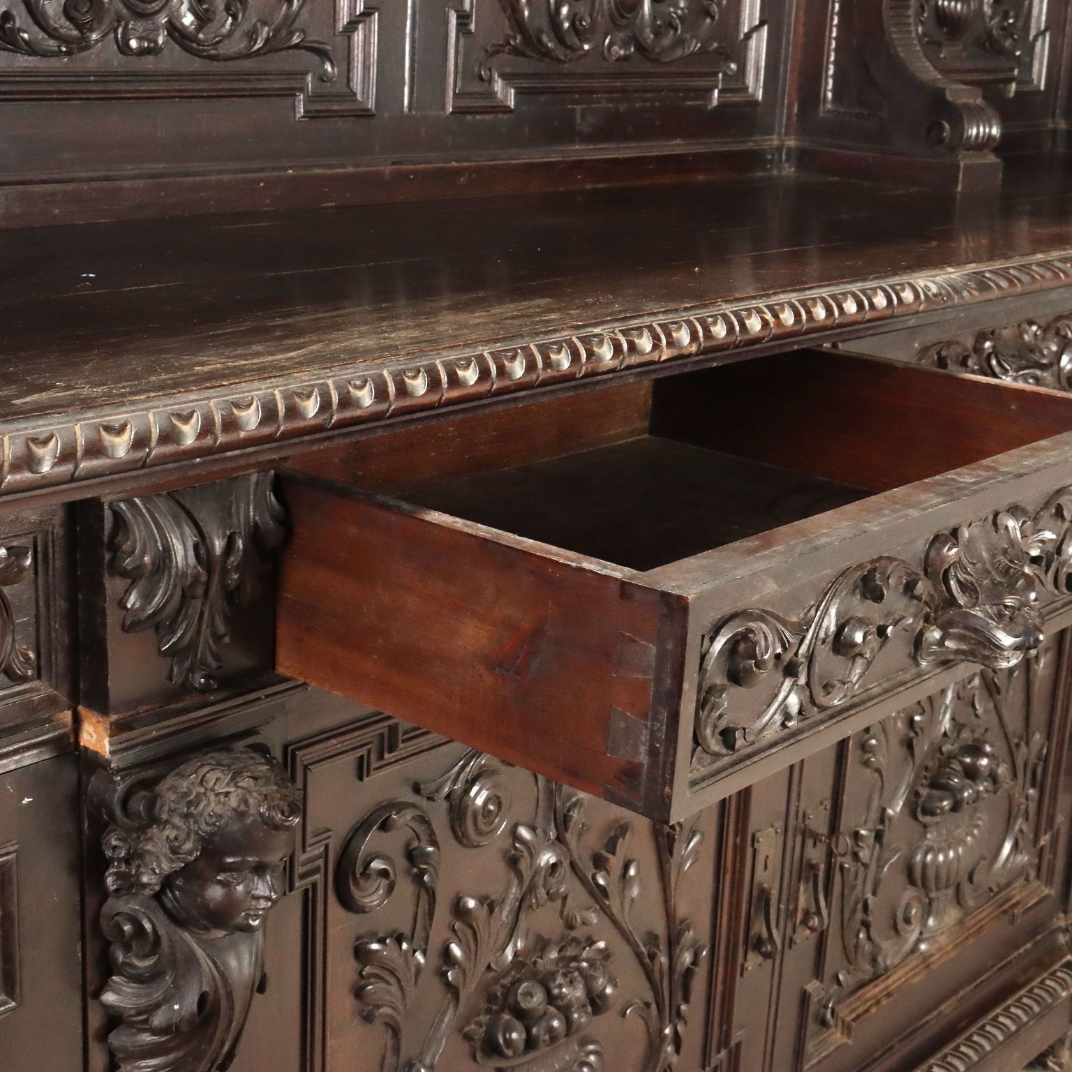 Armoire néo-Renaissance en noyer, Italie, XIXe siècle photo 1720.0