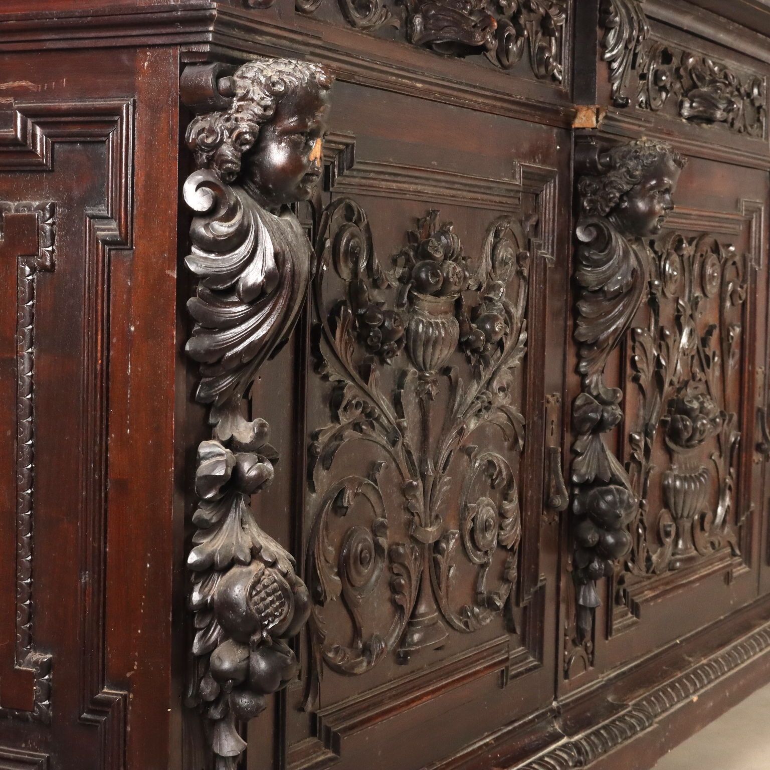 Kast Neo-Renaissance Walnoot Italië 19e Eeuw photo vinterior