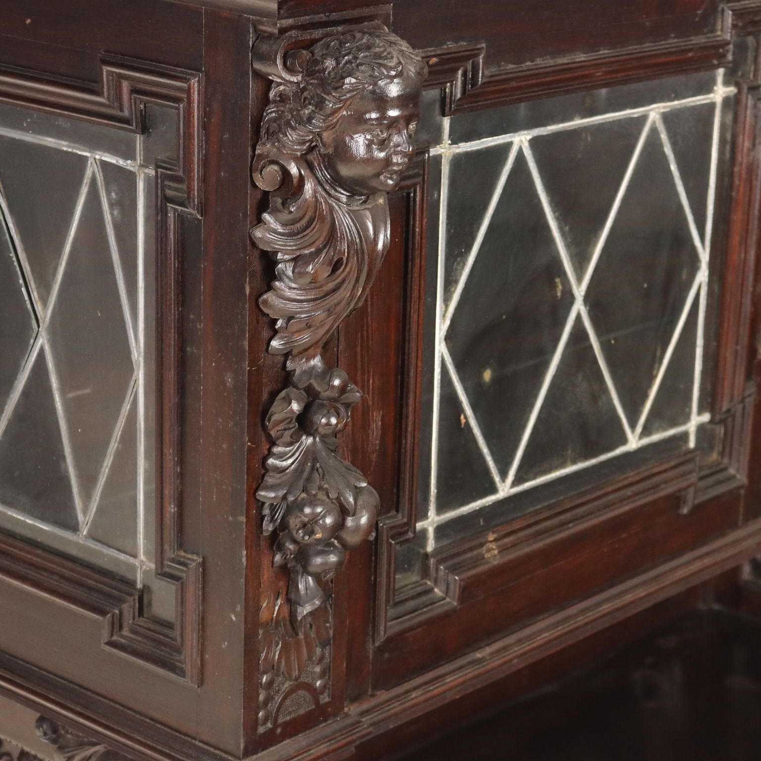 Vitrinekast Neo-Renaissance stijl walnoot, laat 19e eeuw photo 800.0