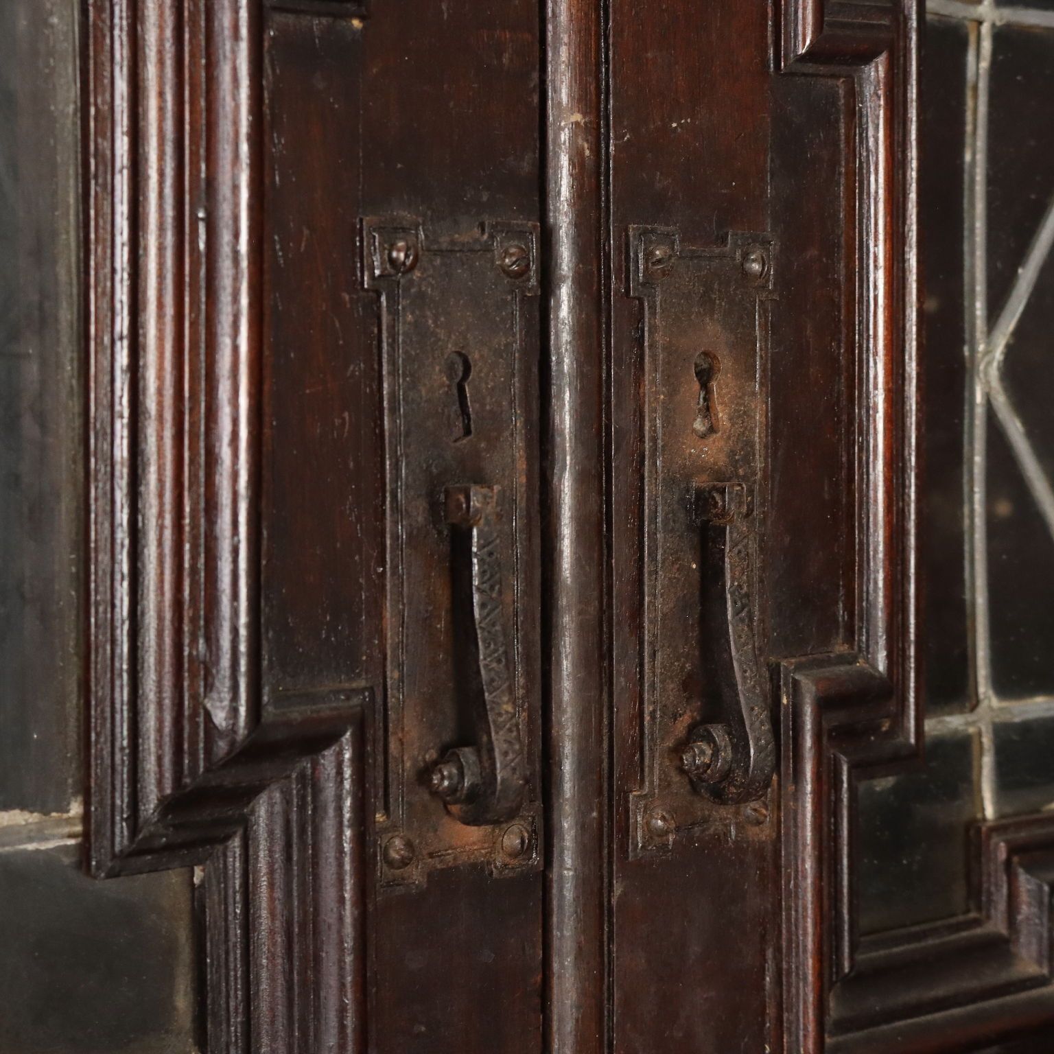 Vitrine de style néo-Renaissance en noyer, fin du XIXe siècle photo vinterior