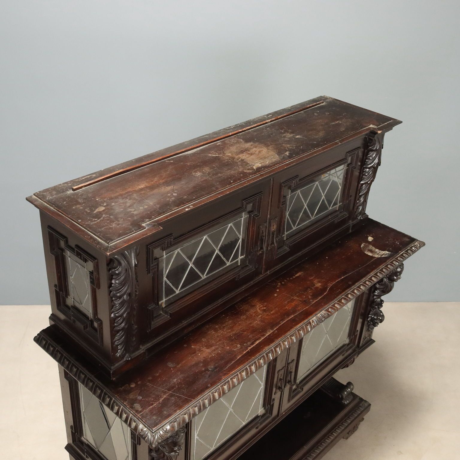 photo for sale Vitrinekast Neo-Renaissance stijl walnoot, laat 19e eeuw