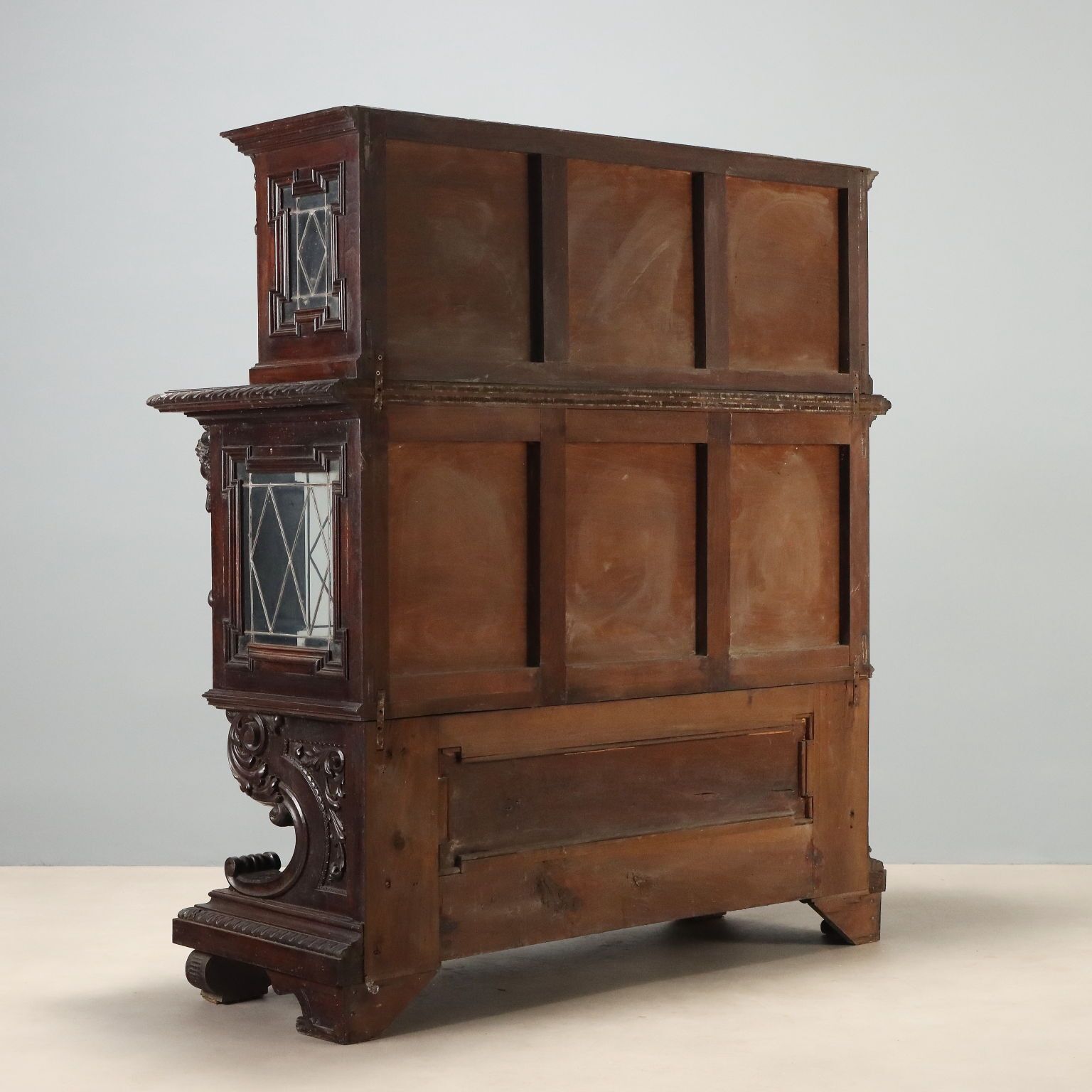 Mobilier Vitrine de style néo-Renaissance en noyer, fin du XIXe siècle photo