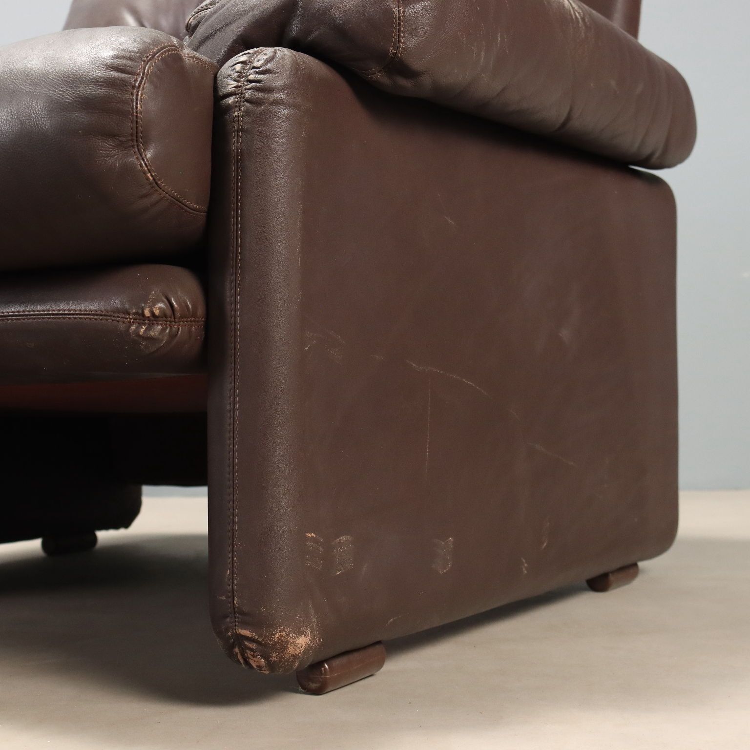B&B Coronado Armchairs Leather Design Tobia And Afra Scarpa 1970s photo vinterior