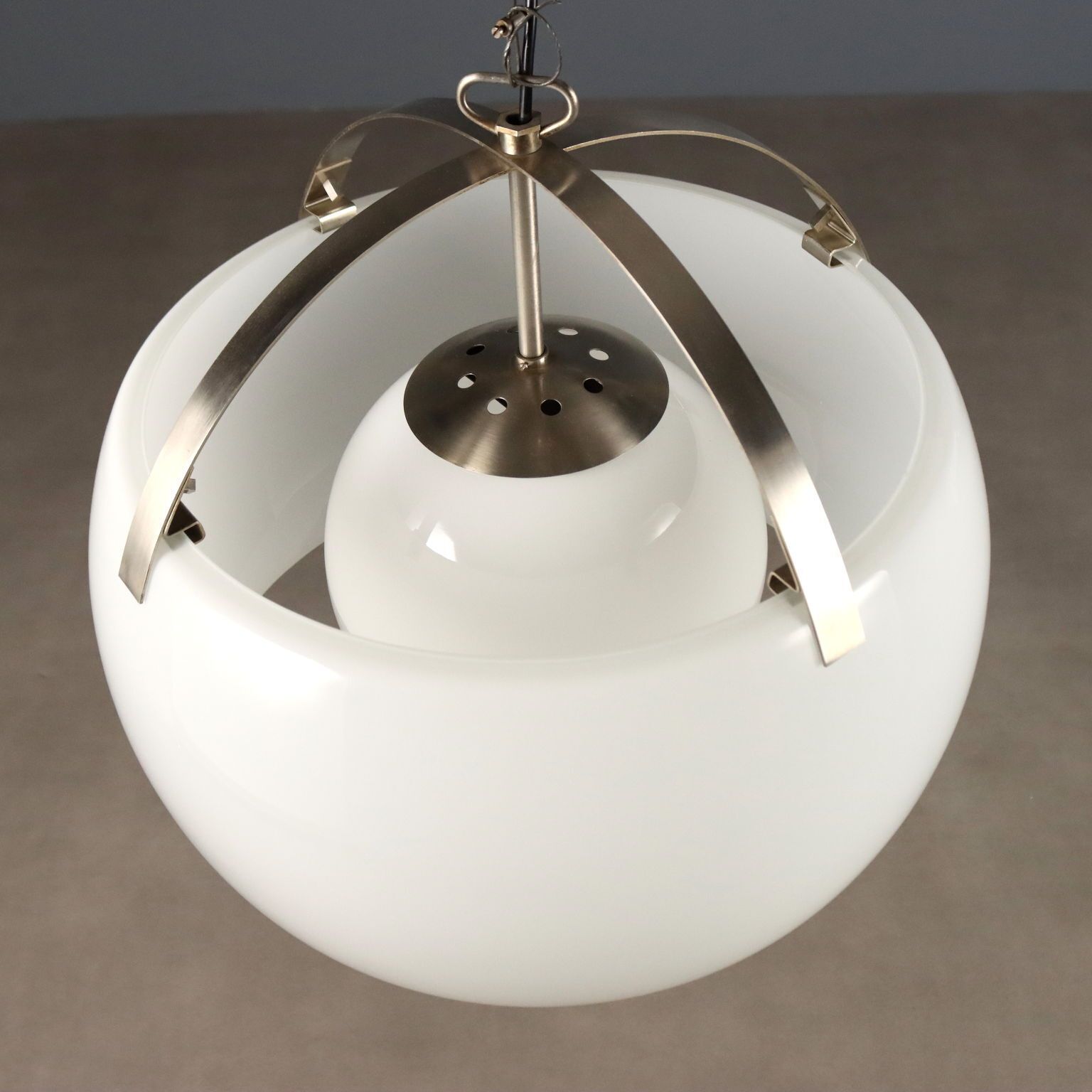 Artemide Omega Lamp Design Vico Magistretti Metaal Italië jaren 1960 70 photo vinterior