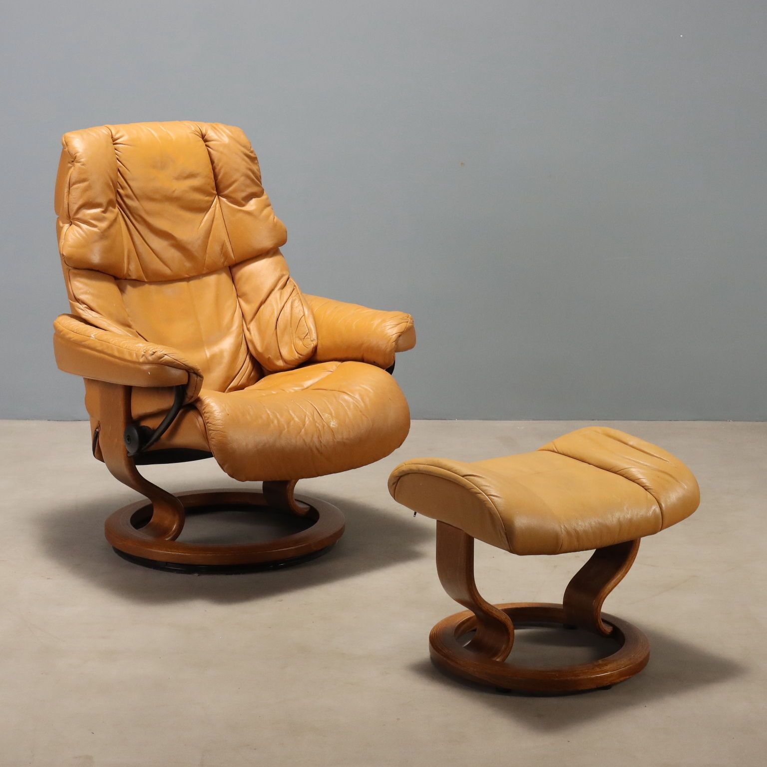 Vintage Ekornes Armchair With Footrests Leather Design 1980s