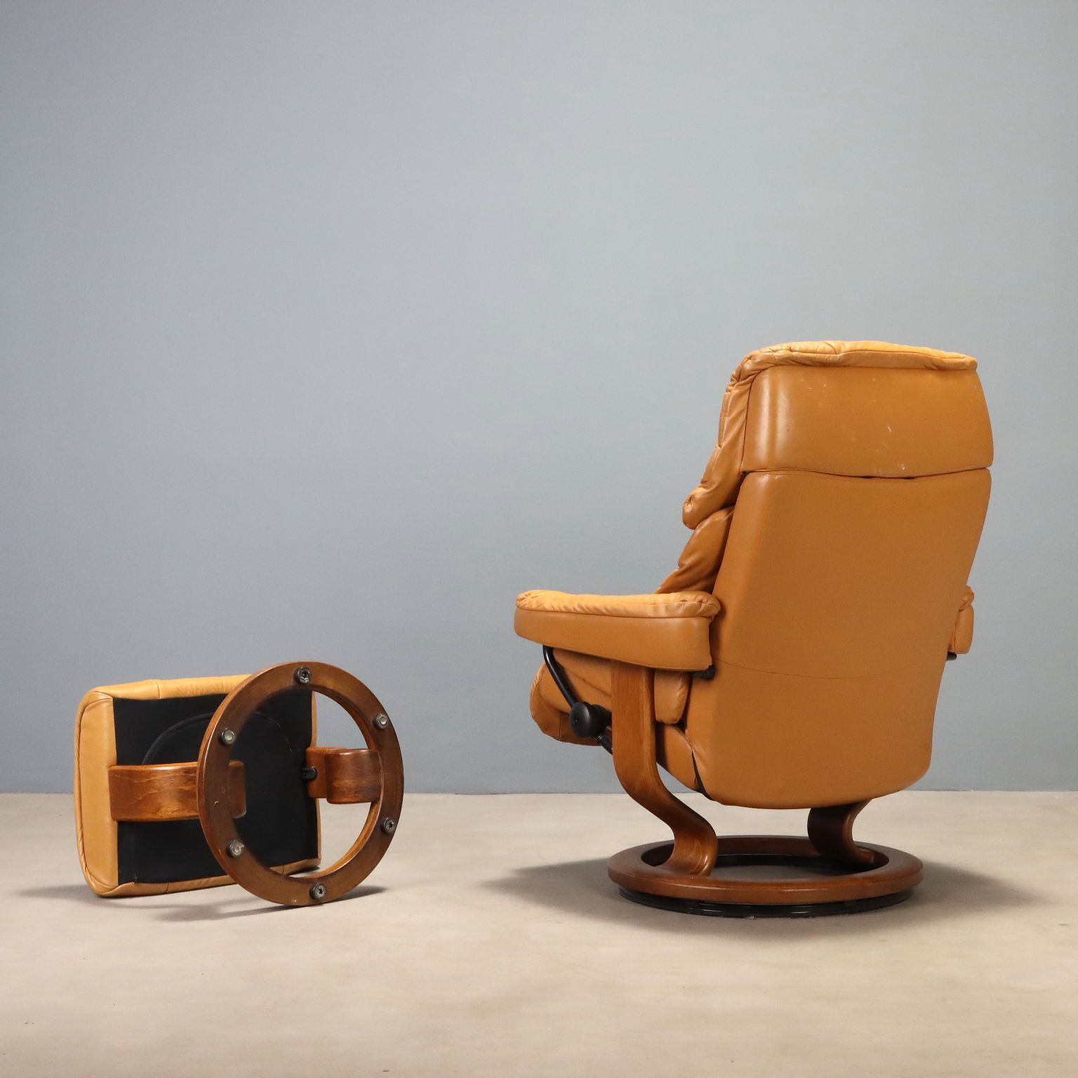 Furniture Vintage Ekornes Armchair With Footrests Leather Design 1980s photo