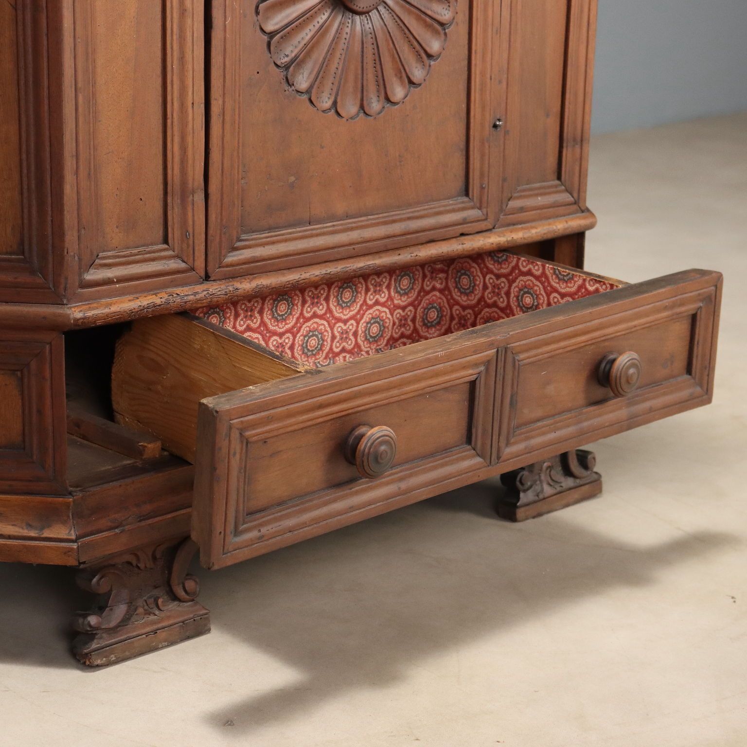 Baroque Corner Cupboard Walnut Carvings Italy XX Century photo 480.0